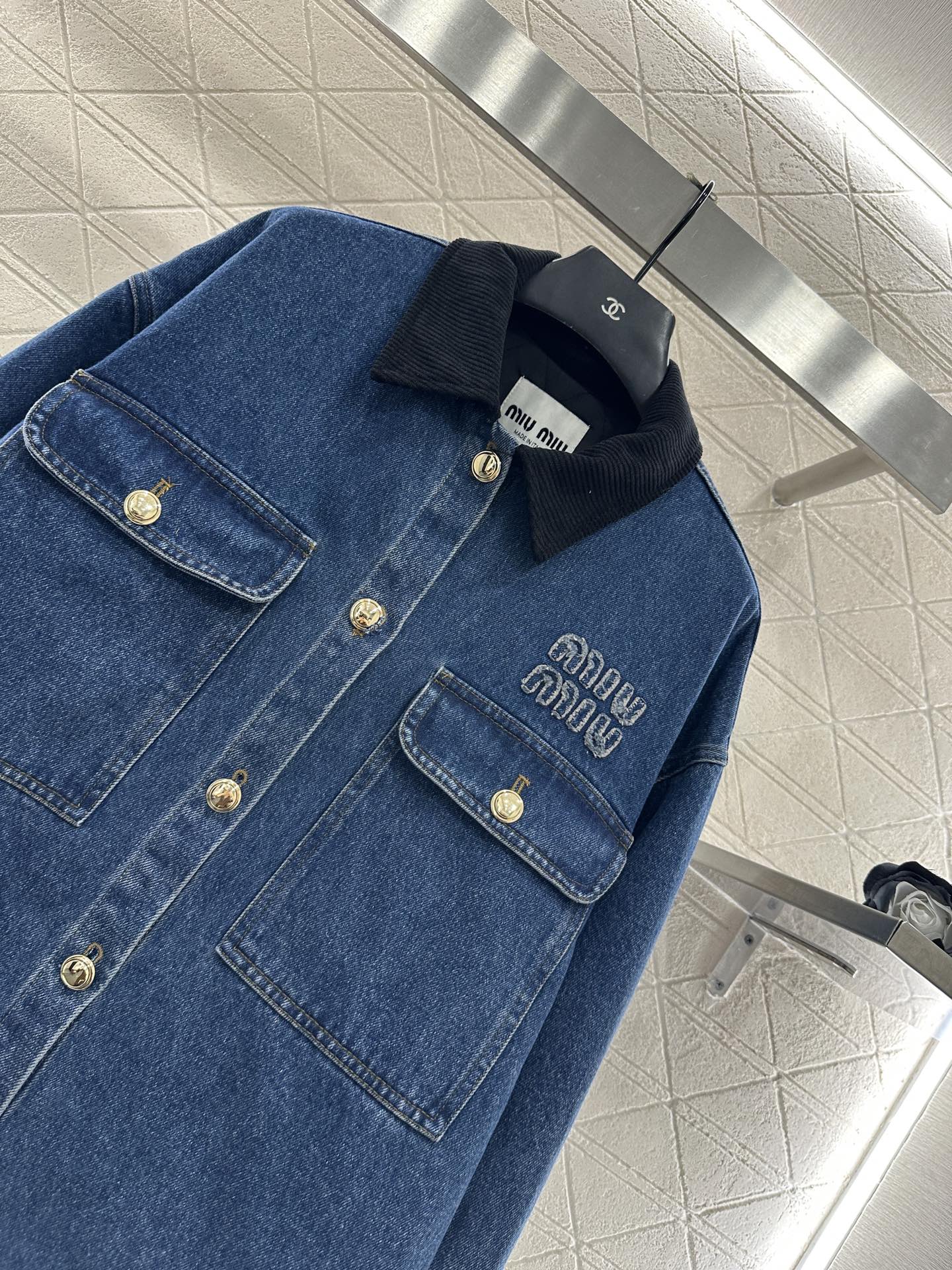 ♥Miumi*♥2025新品上架 灯芯绒领牛仔棉服外套定制YB斜纹棉牛仔材质，羽绒棉填充，整件轻盈保暖，