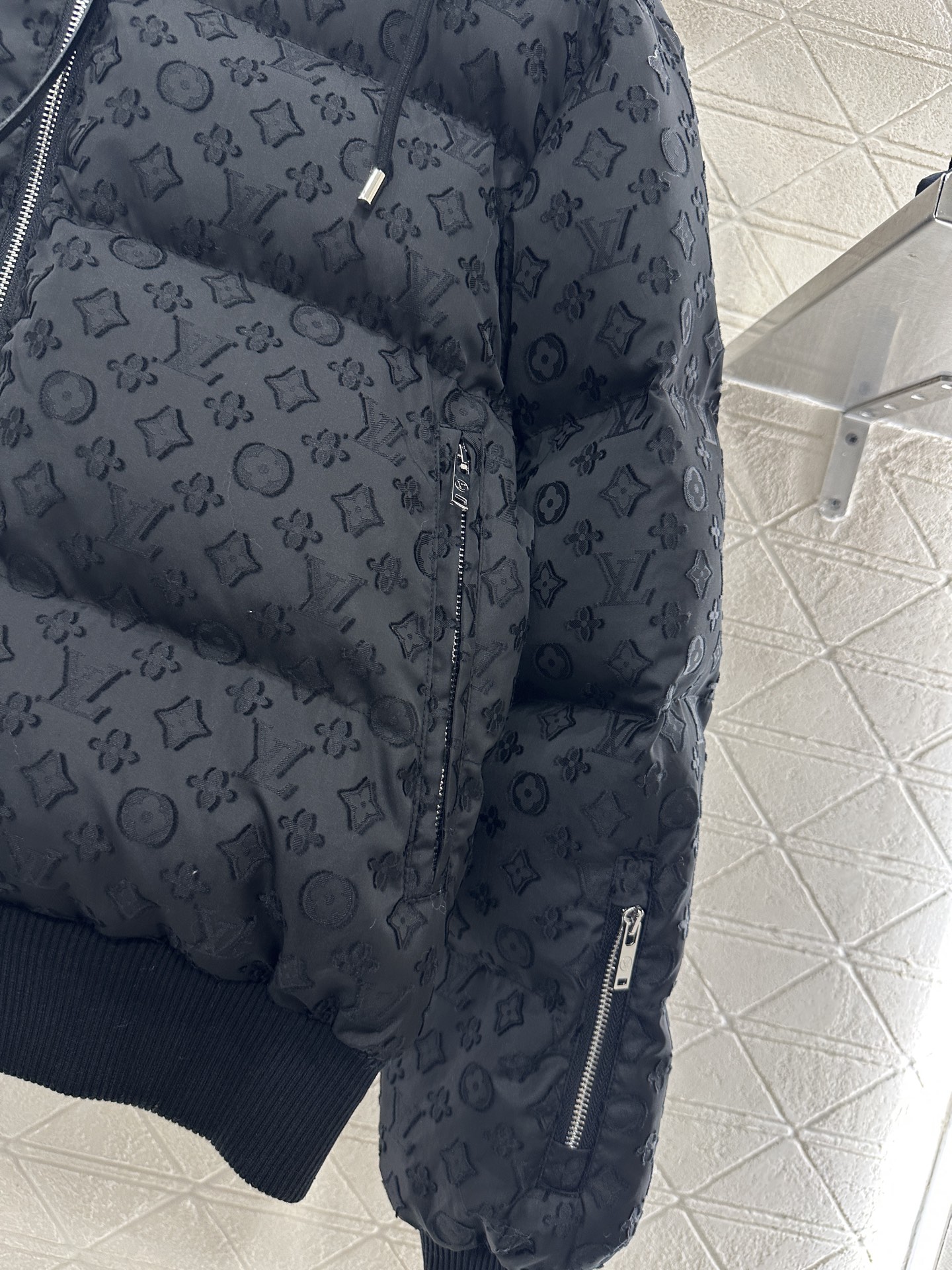 ♥Louis vuitto*♥2025新品上架 提花连帽羽绒服定制YB进口提花材质，羽绒填充内里，整件轻