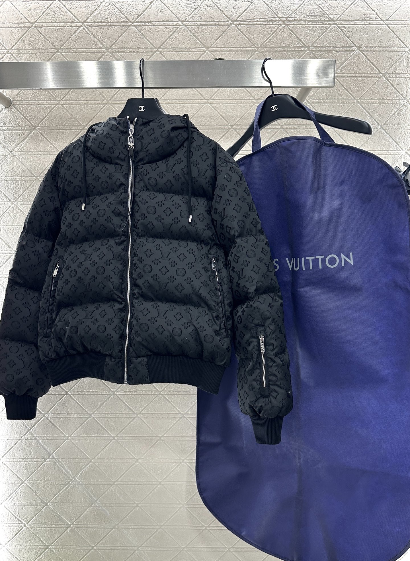 ♥Louis vuitto*♥2025新品上架 提花连帽羽绒服定制YB进口提花材质，羽绒填充内里，整件轻