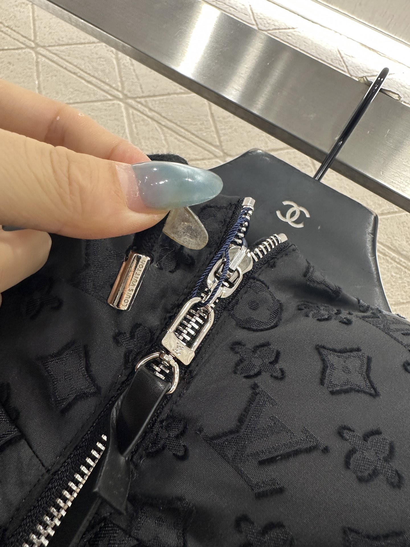 ♥Louis vuitto*♥2025新品上架 提花连帽羽绒服定制YB进口提花材质，羽绒填充内里，整件轻