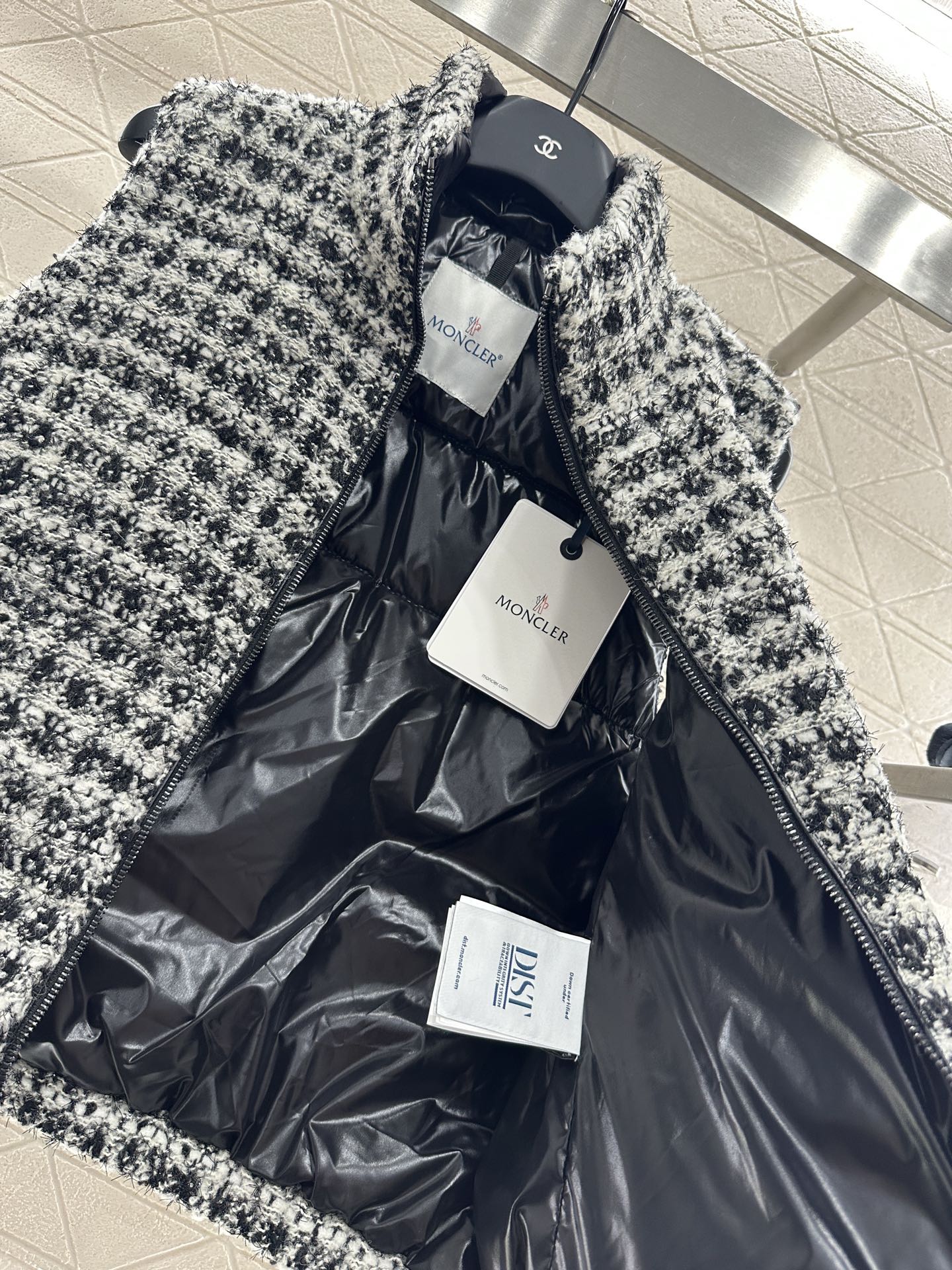 ♥Moncle*♥2025新品上架 立领毛呢羽绒马甲定制YB进口羊毛呢材质，其工艺还原，升级材质，提升秋