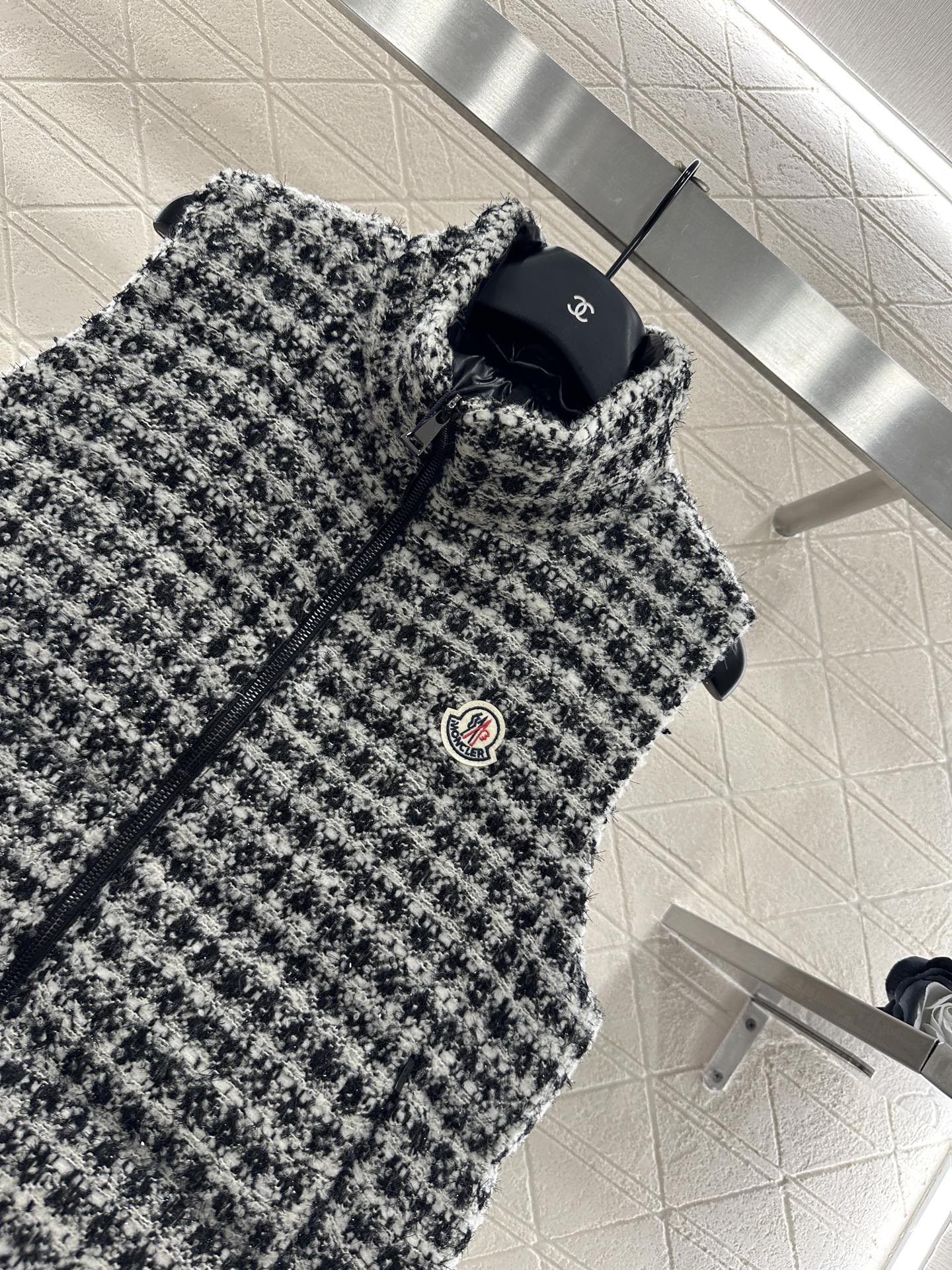 ♥Moncle*♥2025新品上架 立领毛呢羽绒马甲定制YB进口羊毛呢材质，其工艺还原，升级材质，提升秋