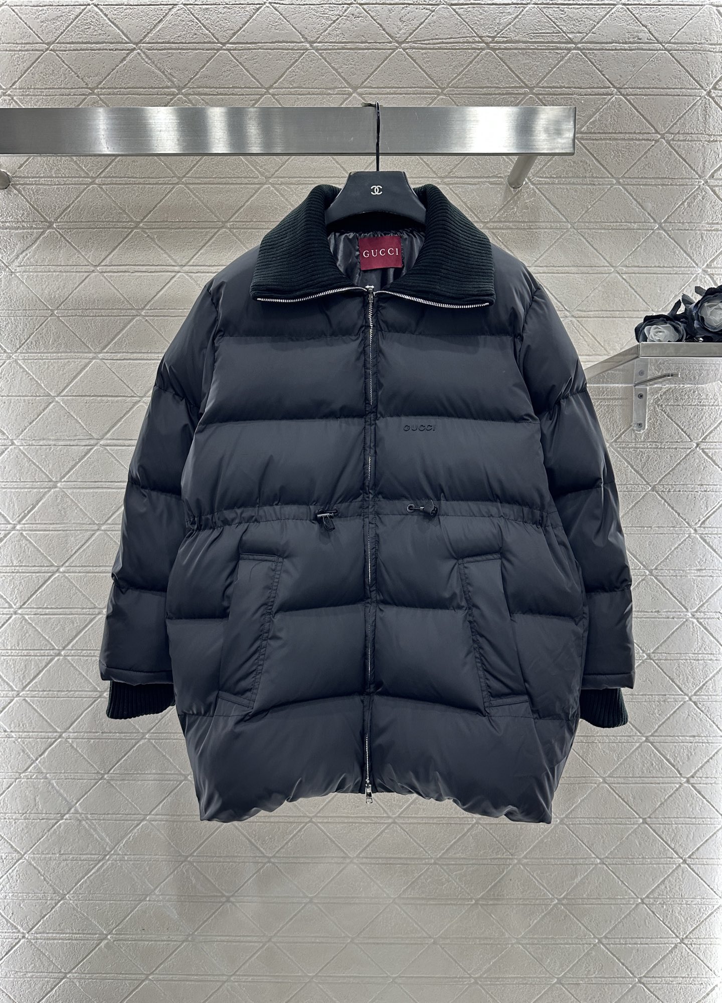 ♥Gucc*♥2025新品上架 中长款羽绒外套定制YB防风防水尼龙材质，羽绒填充内里，长方条形压纹，整件