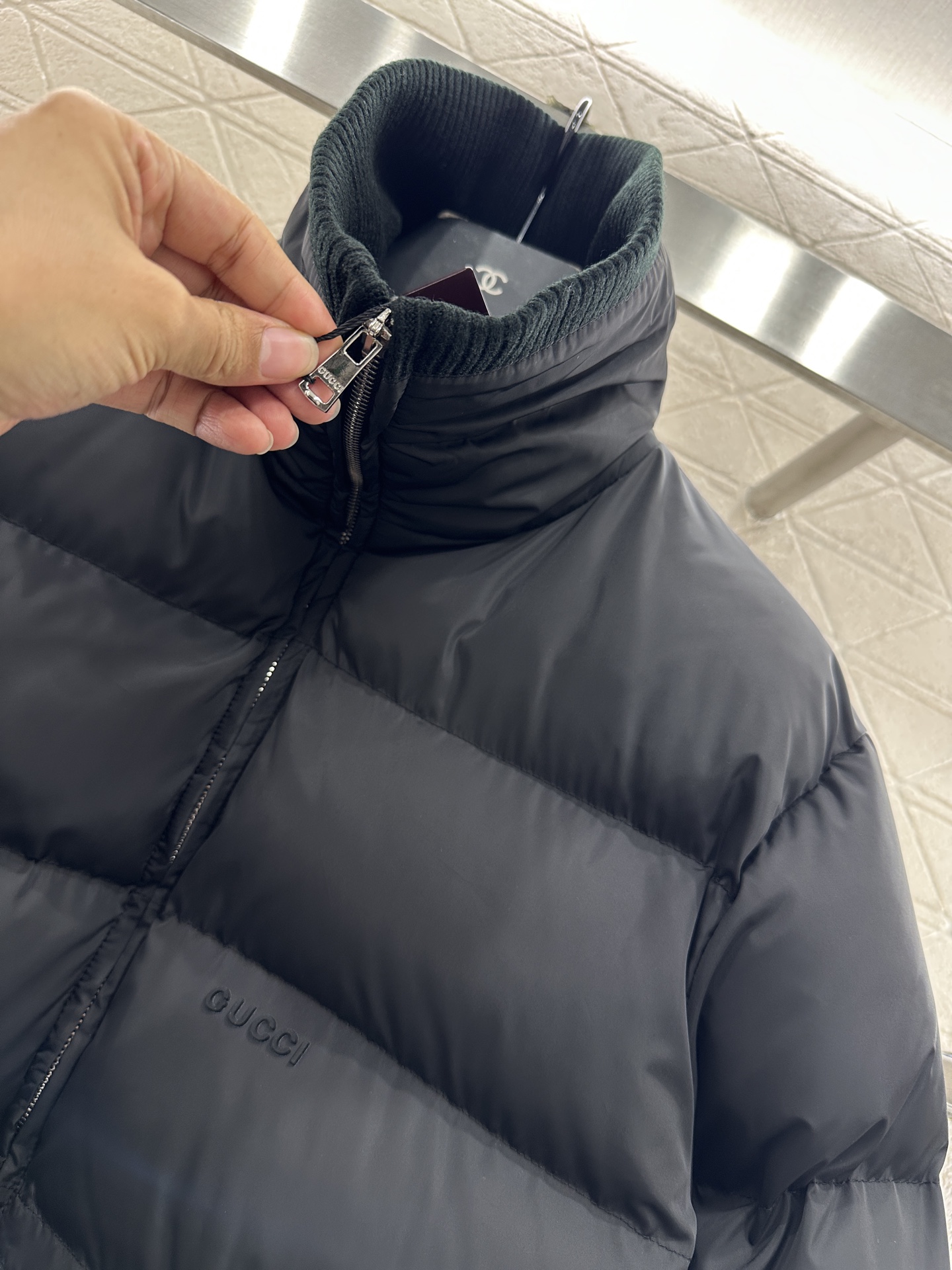♥Gucc*♥2025新品上架 中长款羽绒外套定制YB防风防水尼龙材质，羽绒填充内里，长方条形压纹，整件