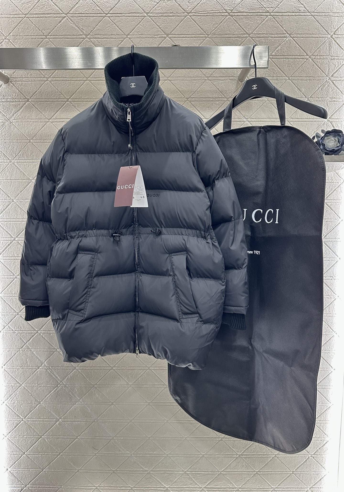 ♥Gucc*♥2025新品上架 中长款羽绒外套定制YB防风防水尼龙材质，羽绒填充内里，长方条形压纹，整件