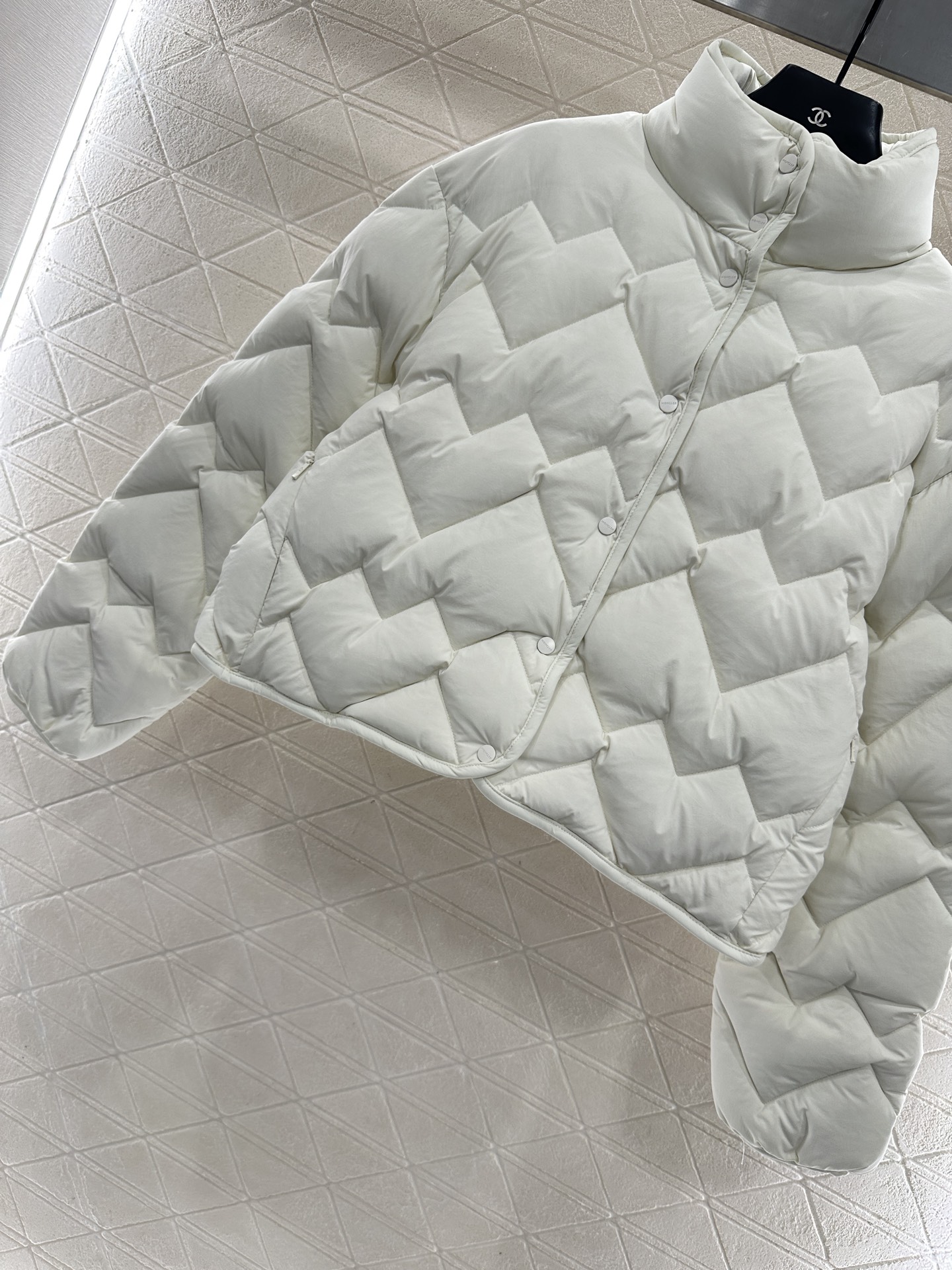 ♥Moncle*♥2025新品上架 波浪爱心压纹立领羽绒服定制YB防风防水尼龙材质，白鹅绒填充内里，整件