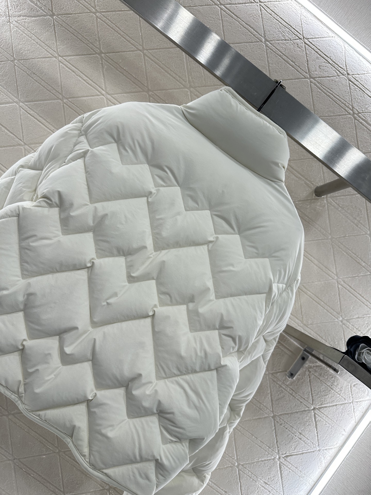 ♥Moncle*♥2025新品上架 波浪爱心压纹立领羽绒服定制YB防风防水尼龙材质，白鹅绒填充内里，整件