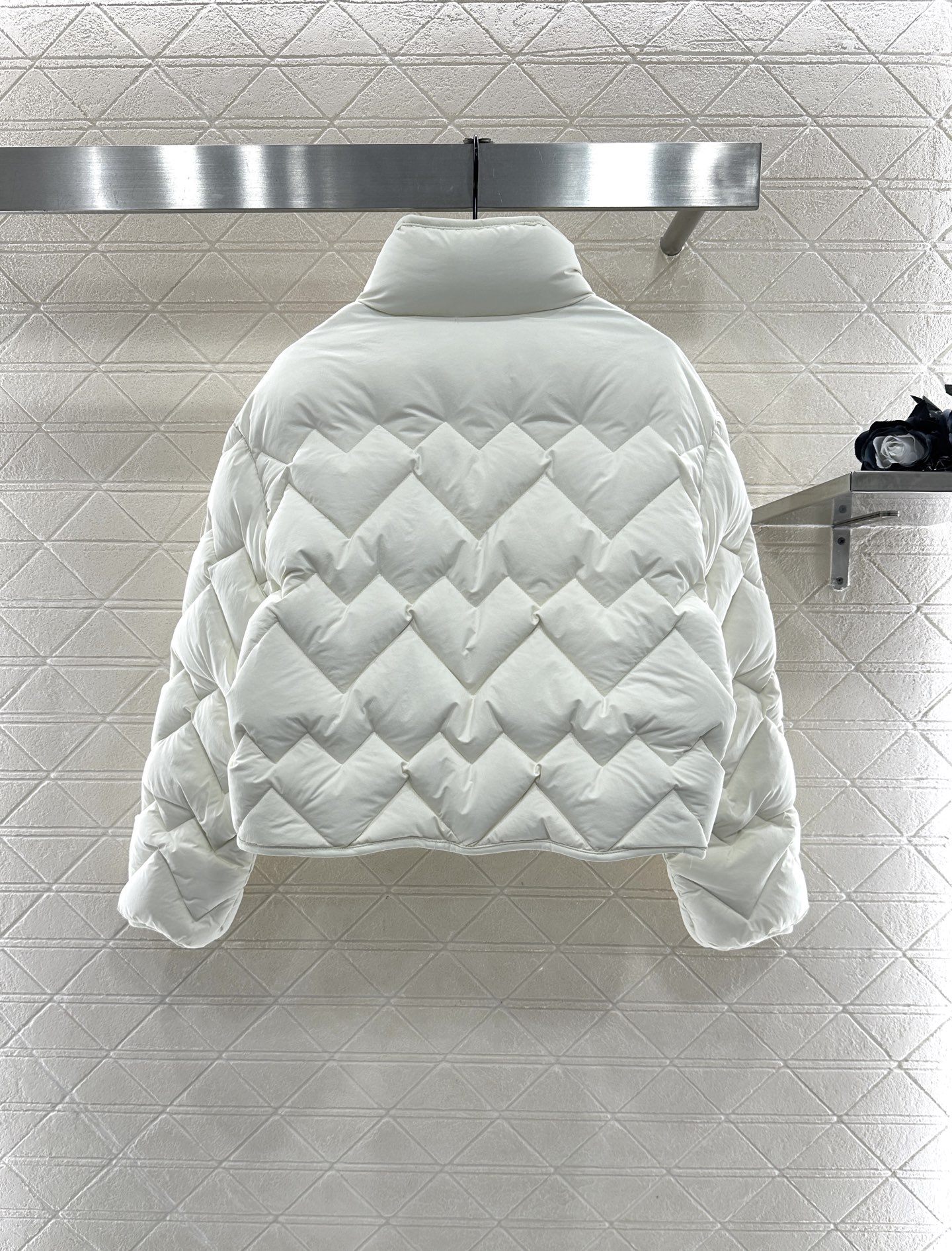 ♥Moncle*♥2025新品上架 波浪爱心压纹立领羽绒服定制YB防风防水尼龙材质，白鹅绒填充内里，整件