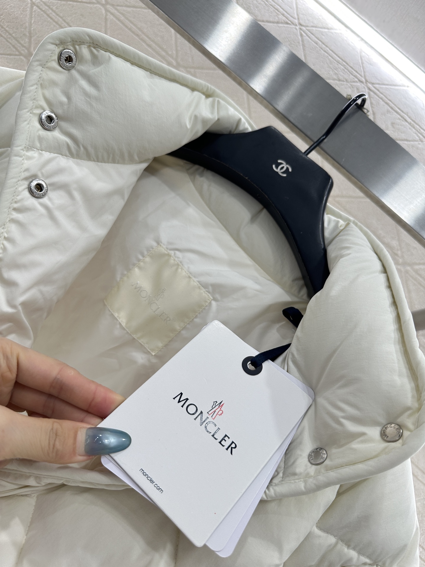 ♥Moncle*♥2025新品上架 波浪爱心压纹立领羽绒服定制YB防风防水尼龙材质，白鹅绒填充内里，整件