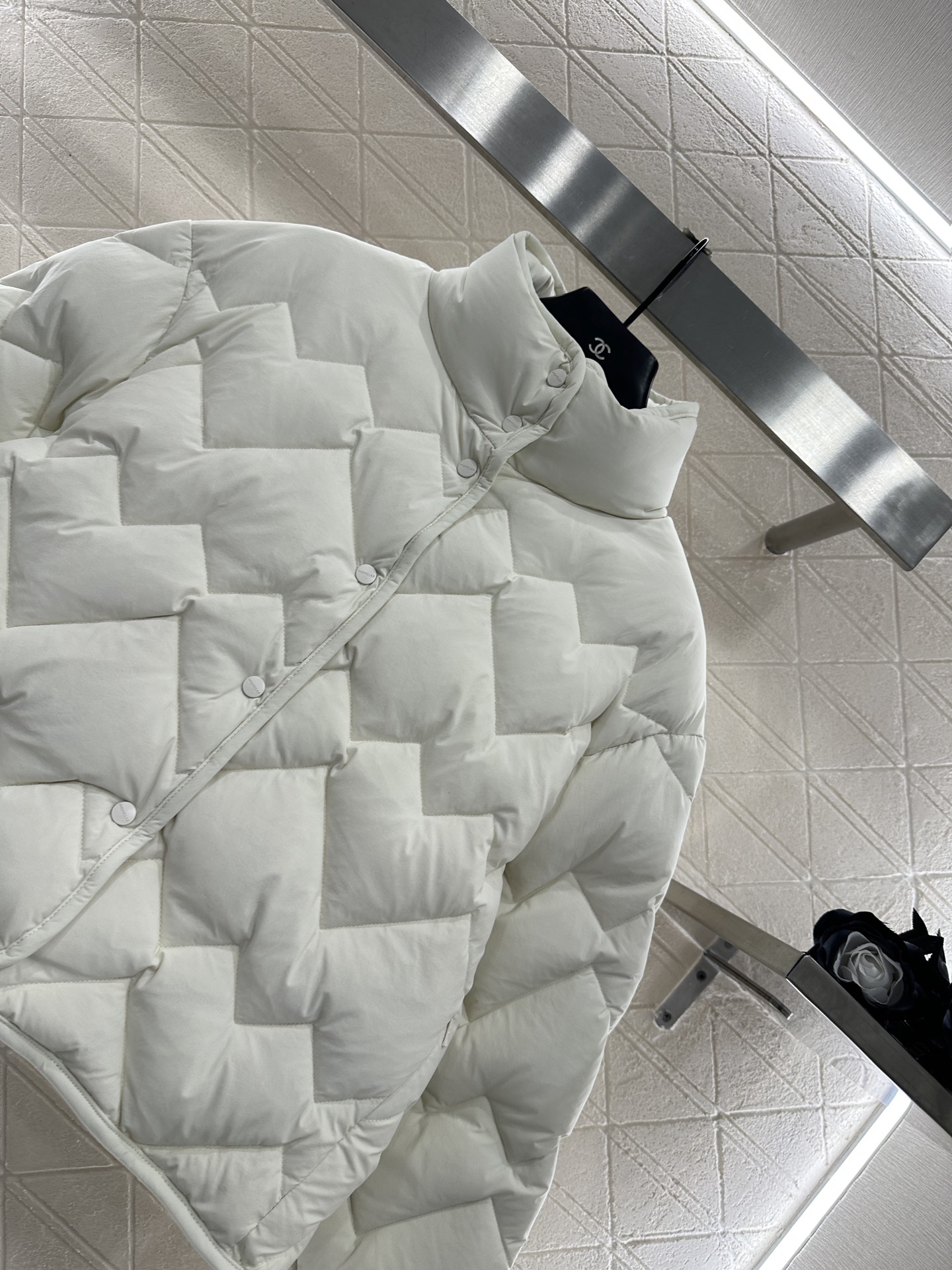 ♥Moncle*♥2025新品上架 波浪爱心压纹立领羽绒服定制YB防风防水尼龙材质，白鹅绒填充内里，整件