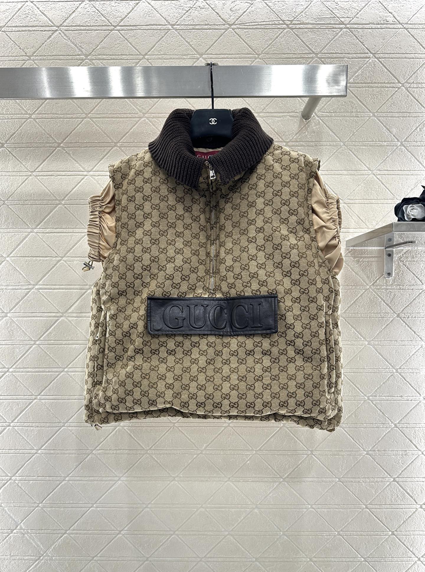 ♥Gucc*♥2025新品上架 翻领提花羽绒马甲定制YB进口提花材质，羽绒填充内里，整件轻盈保暖，成衣满