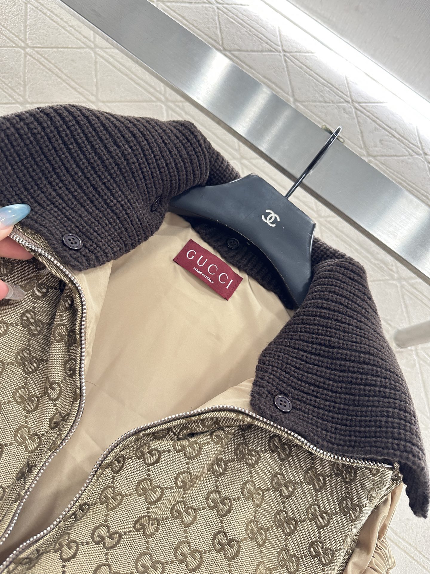 ♥Gucc*♥2025新品上架 翻领提花羽绒马甲定制YB进口提花材质，羽绒填充内里，整件轻盈保暖，成衣满