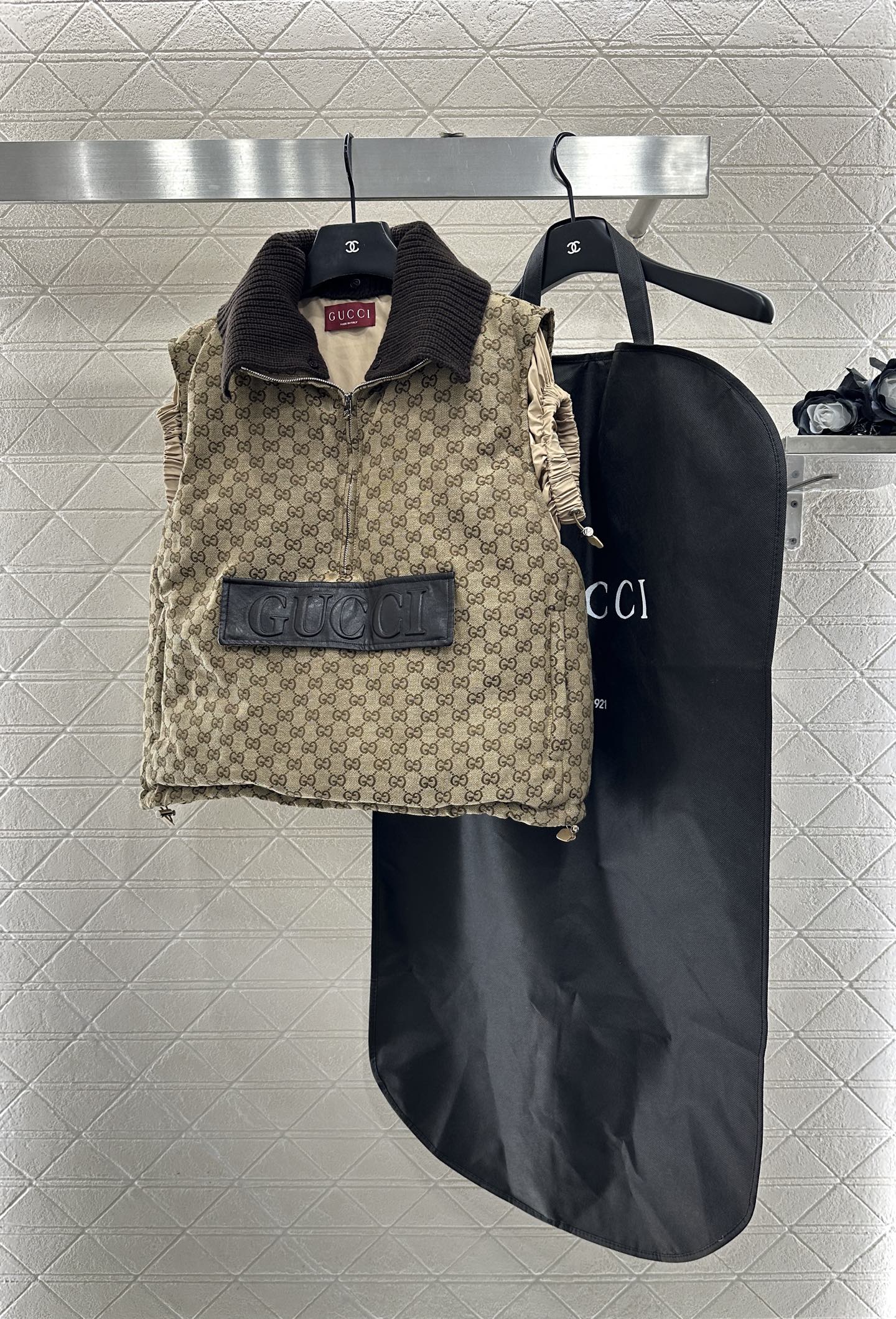 ♥Gucc*♥2025新品上架 翻领提花羽绒马甲定制YB进口提花材质，羽绒填充内里，整件轻盈保暖，成衣满