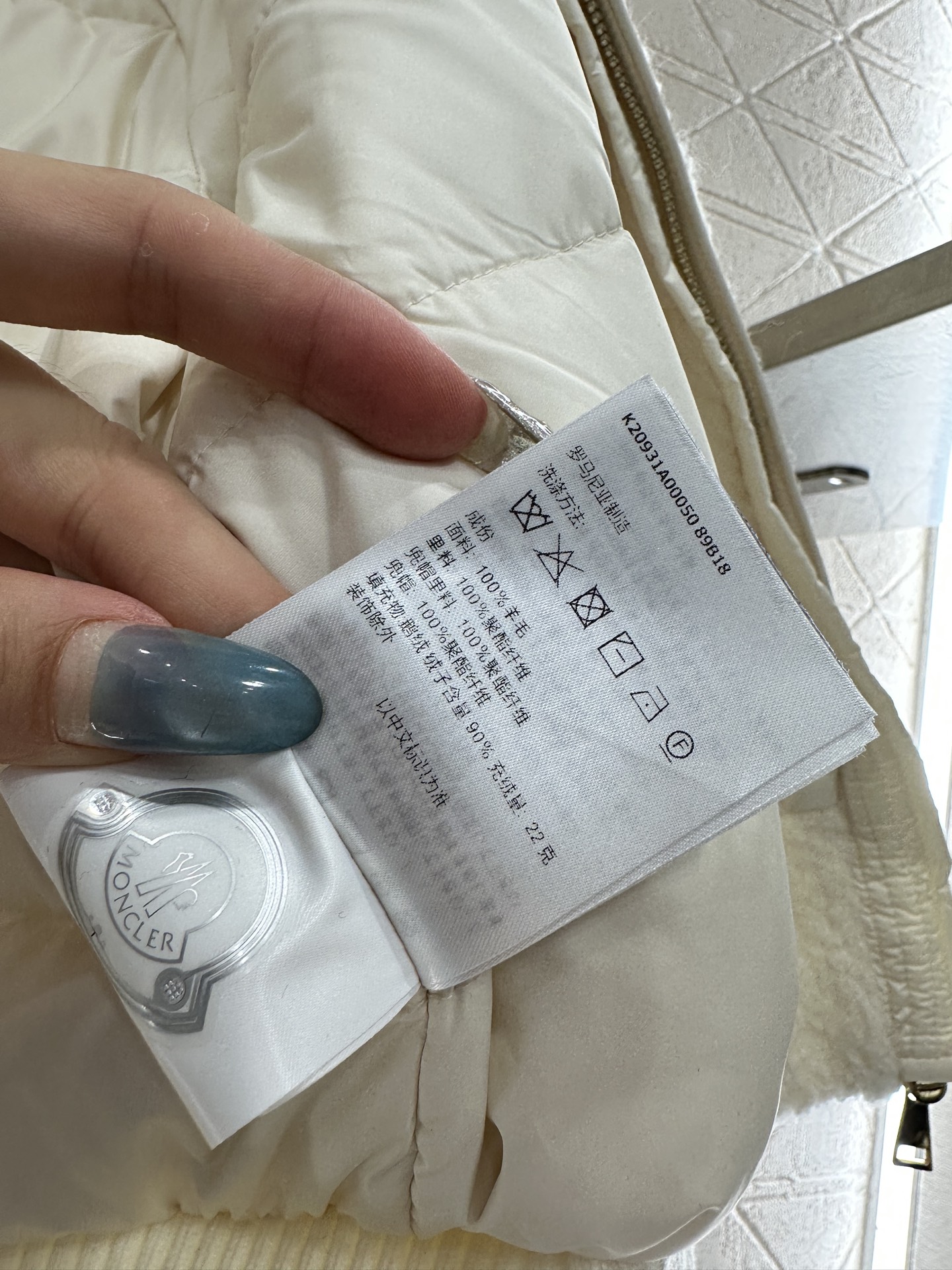 ♥Moncle*♥2025新品上架 可拆卸连帽羊毛羽绒外套定制YB百分百羊毛材质，线圈感明显，柔软细腻，