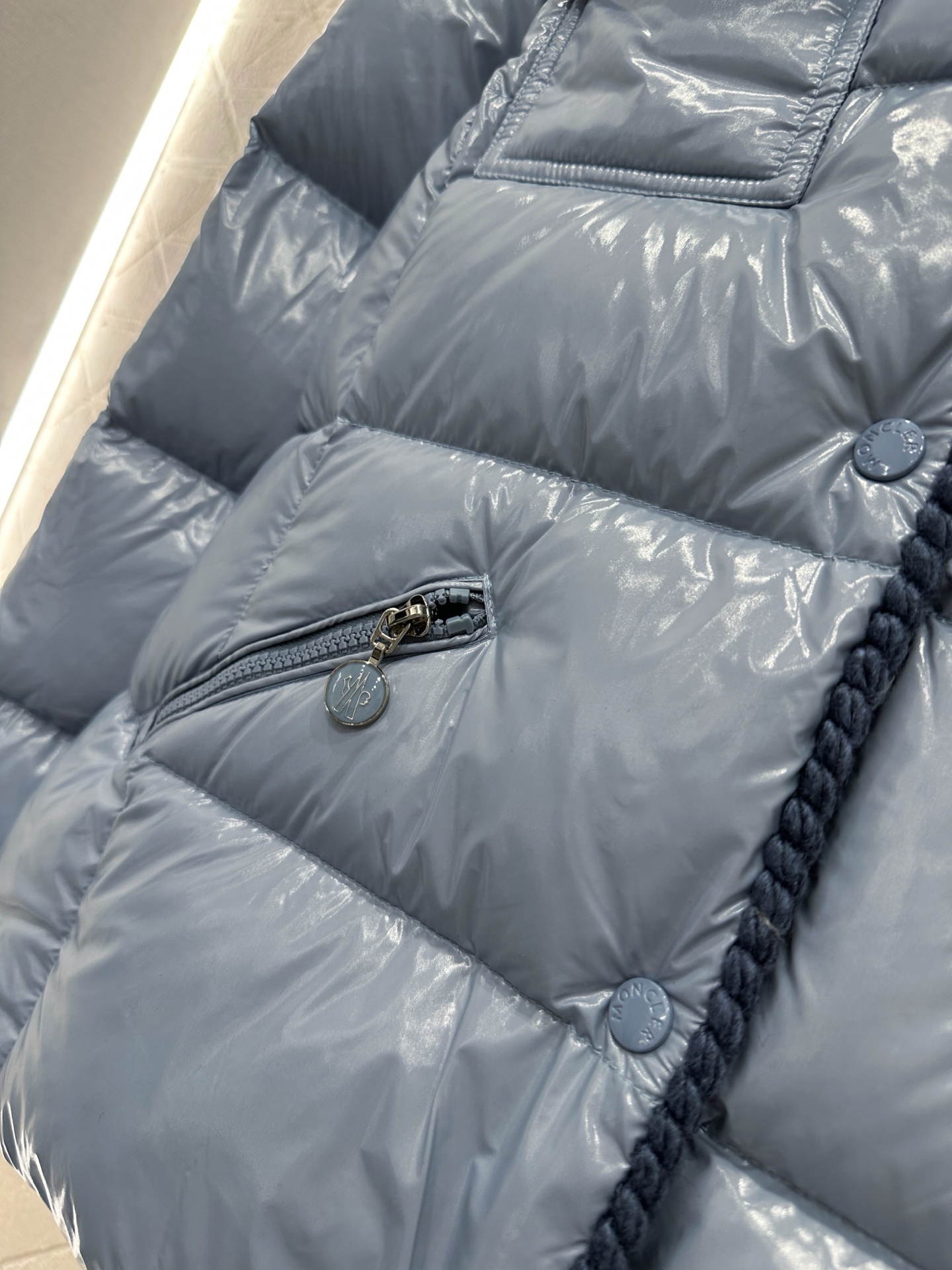 ♥Moncle*♥2025新品上架 连帽可拆卸羽绒服外套定制YB进口防风防水尼龙材质，其工艺还原，升级材