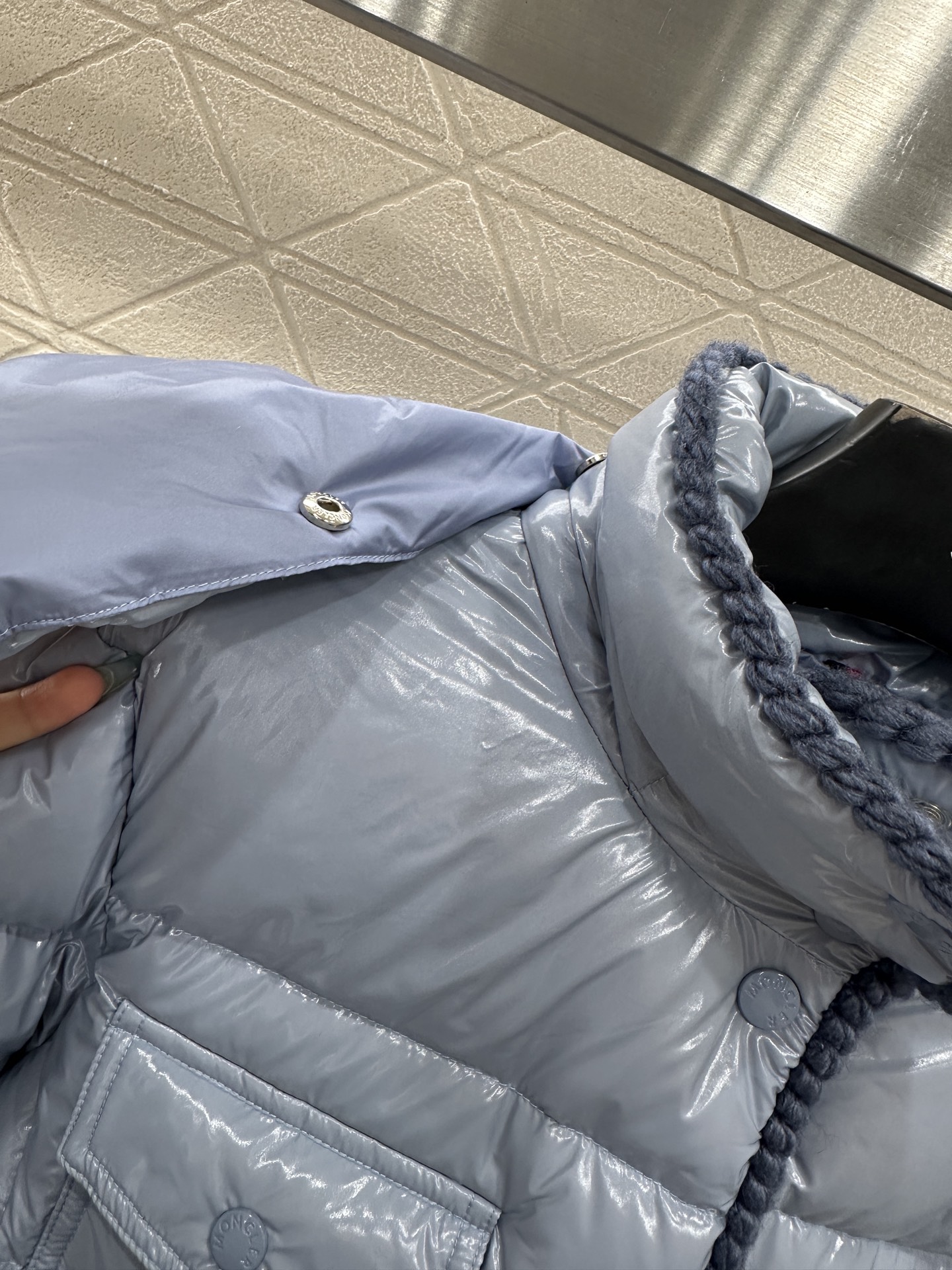 ♥Moncle*♥2025新品上架 连帽可拆卸羽绒服外套定制YB进口防风防水尼龙材质，其工艺还原，升级材