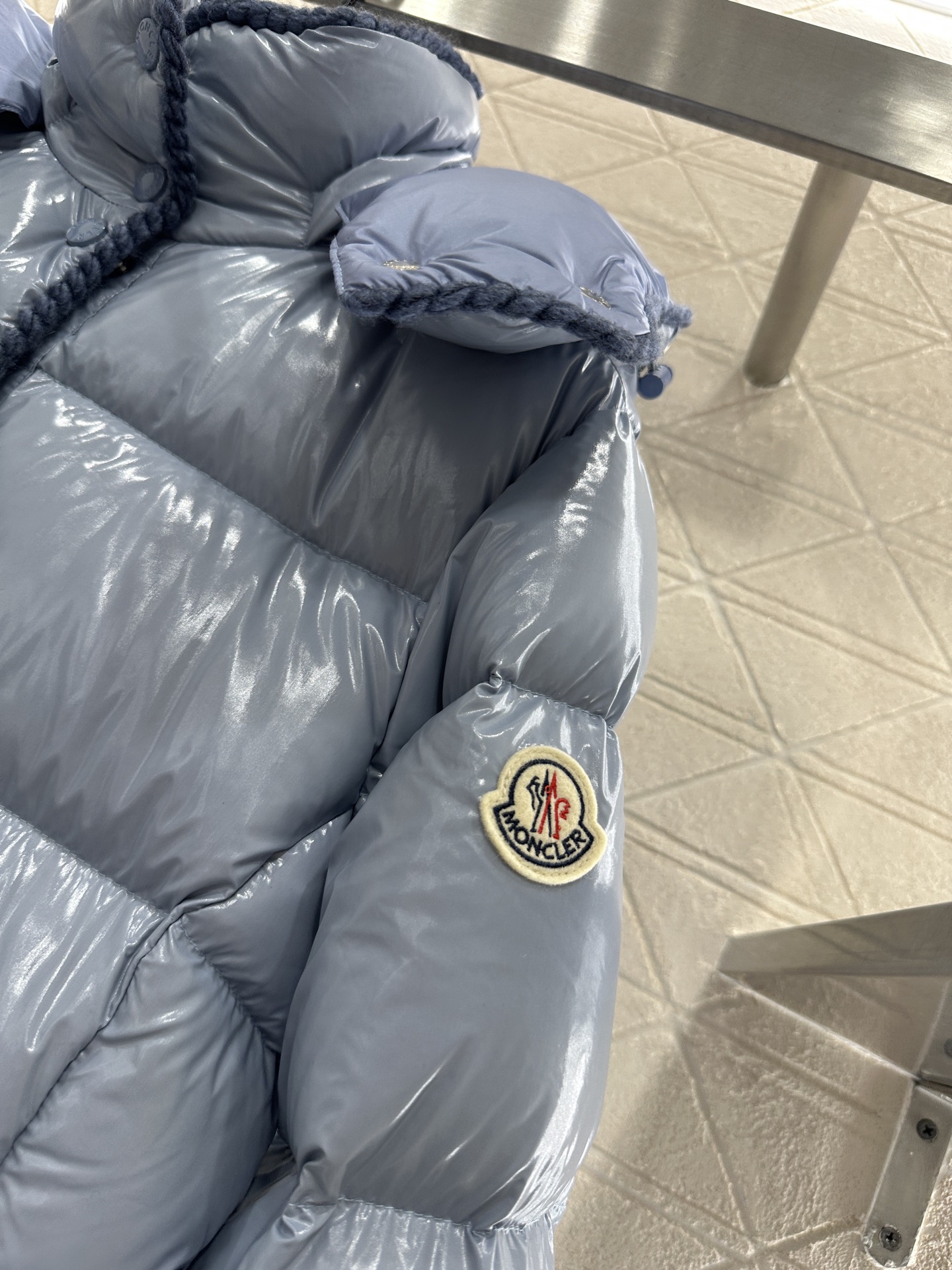 ♥Moncle*♥2025新品上架 连帽可拆卸羽绒服外套定制YB进口防风防水尼龙材质，其工艺还原，升级材