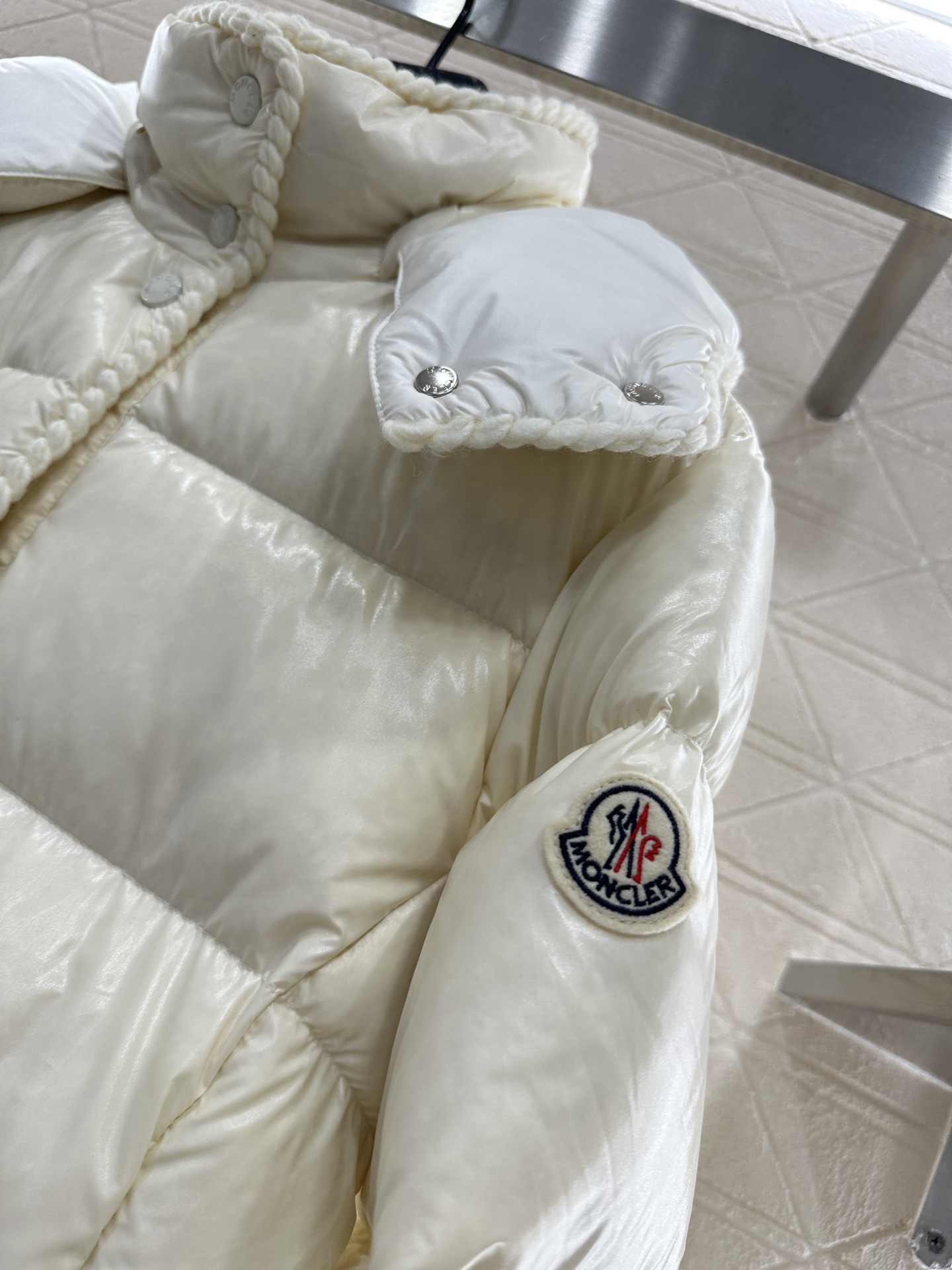 ♥Moncle*♥2025新品上架 连帽可拆卸羽绒服外套定制YB进口防风防水尼龙材质，其工艺还原，升级材