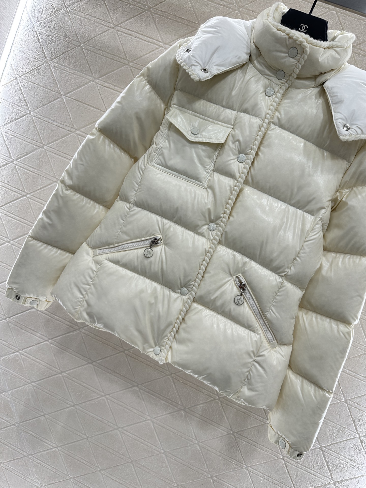 ♥Moncle*♥2025新品上架 连帽可拆卸羽绒服外套定制YB进口防风防水尼龙材质，其工艺还原，升级材