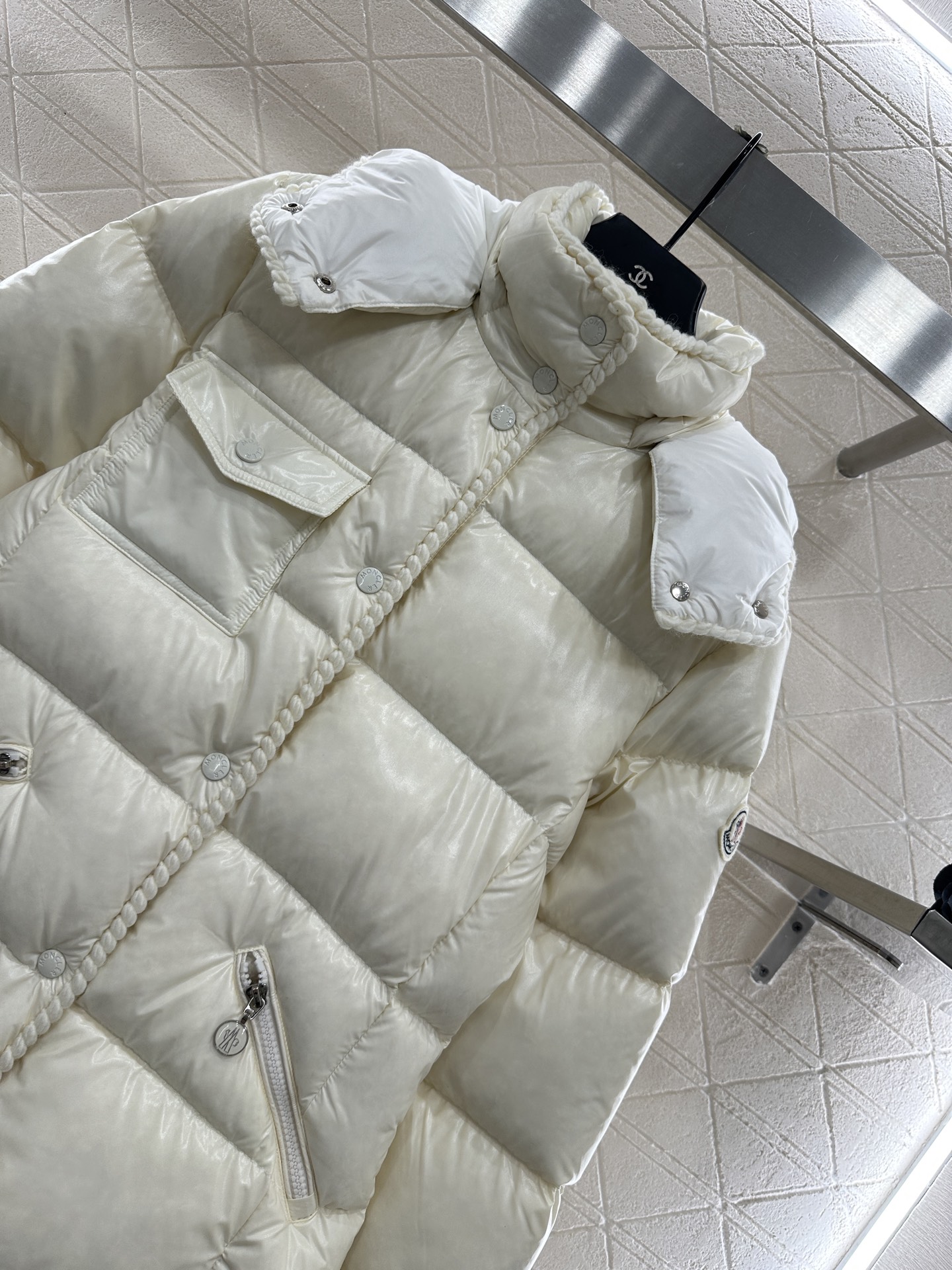 ♥Moncle*♥2025新品上架 连帽可拆卸羽绒服外套定制YB进口防风防水尼龙材质，其工艺还原，升级材