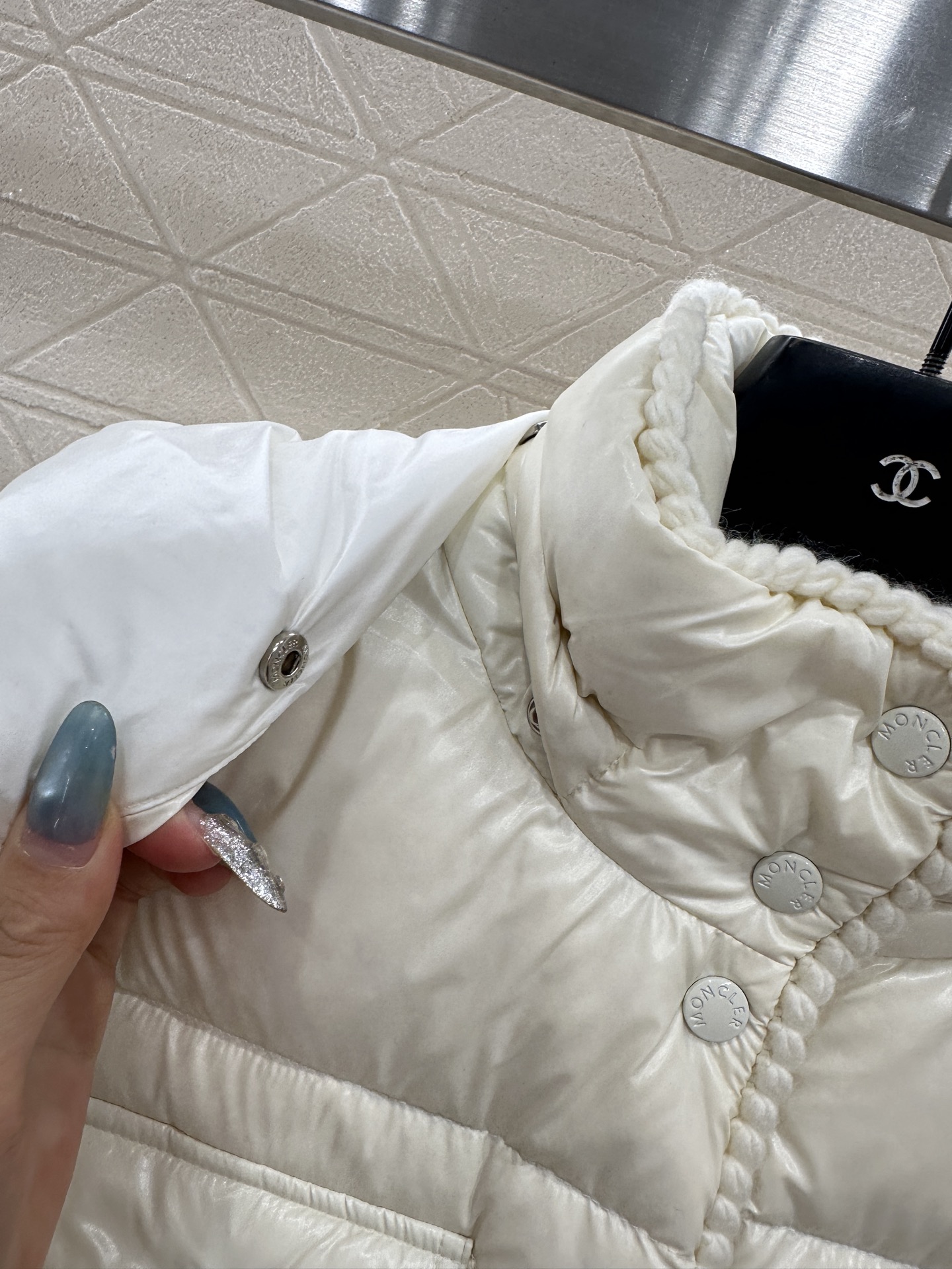 ♥Moncle*♥2025新品上架 连帽可拆卸羽绒服外套定制YB进口防风防水尼龙材质，其工艺还原，升级材