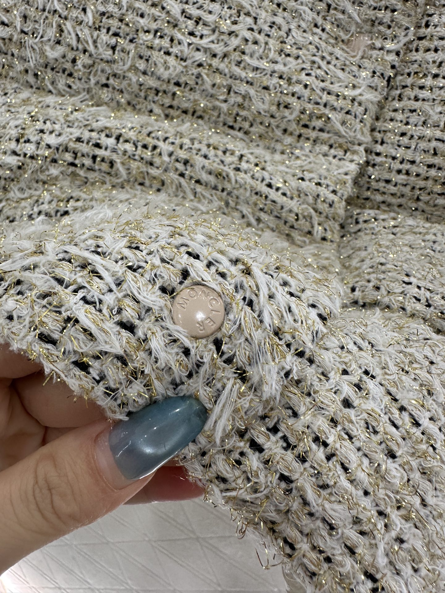 ♥Moncle*♥2025新品上架 编织毛呢羽绒外套定制YB进口毛呢材质，白鸭绒填充内里，整件轻盈保暖，