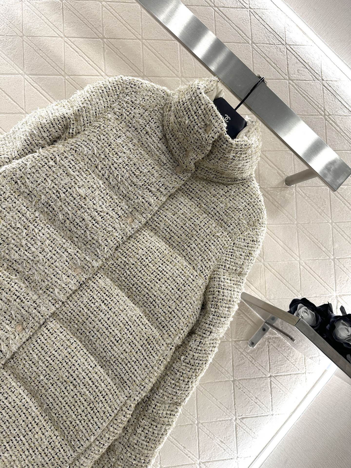 ♥Moncle*♥2025新品上架 编织毛呢羽绒外套定制YB进口毛呢材质，白鸭绒填充内里，整件轻盈保暖，