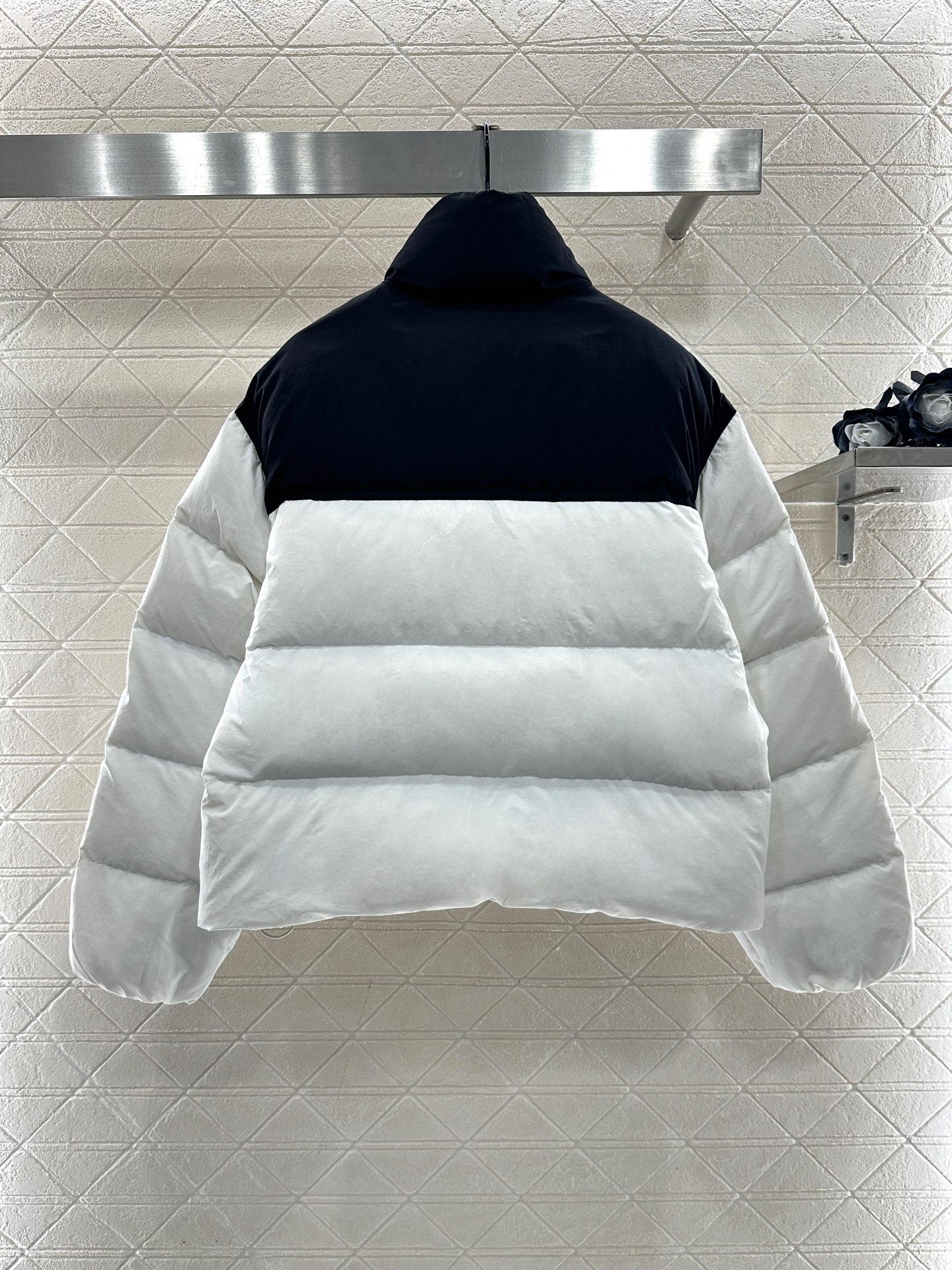 ♥Alexander wan*♥2025新品上架 拼色长方压纹立领羽绒服定制YB进口再生尼龙材质，白鸭绒