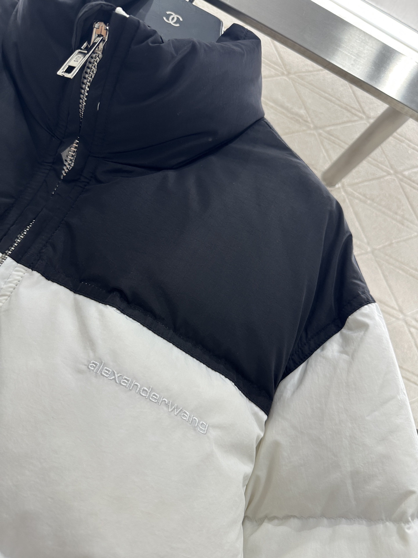 ♥Alexander wan*♥2025新品上架 拼色长方压纹立领羽绒服定制YB进口再生尼龙材质，白鸭绒