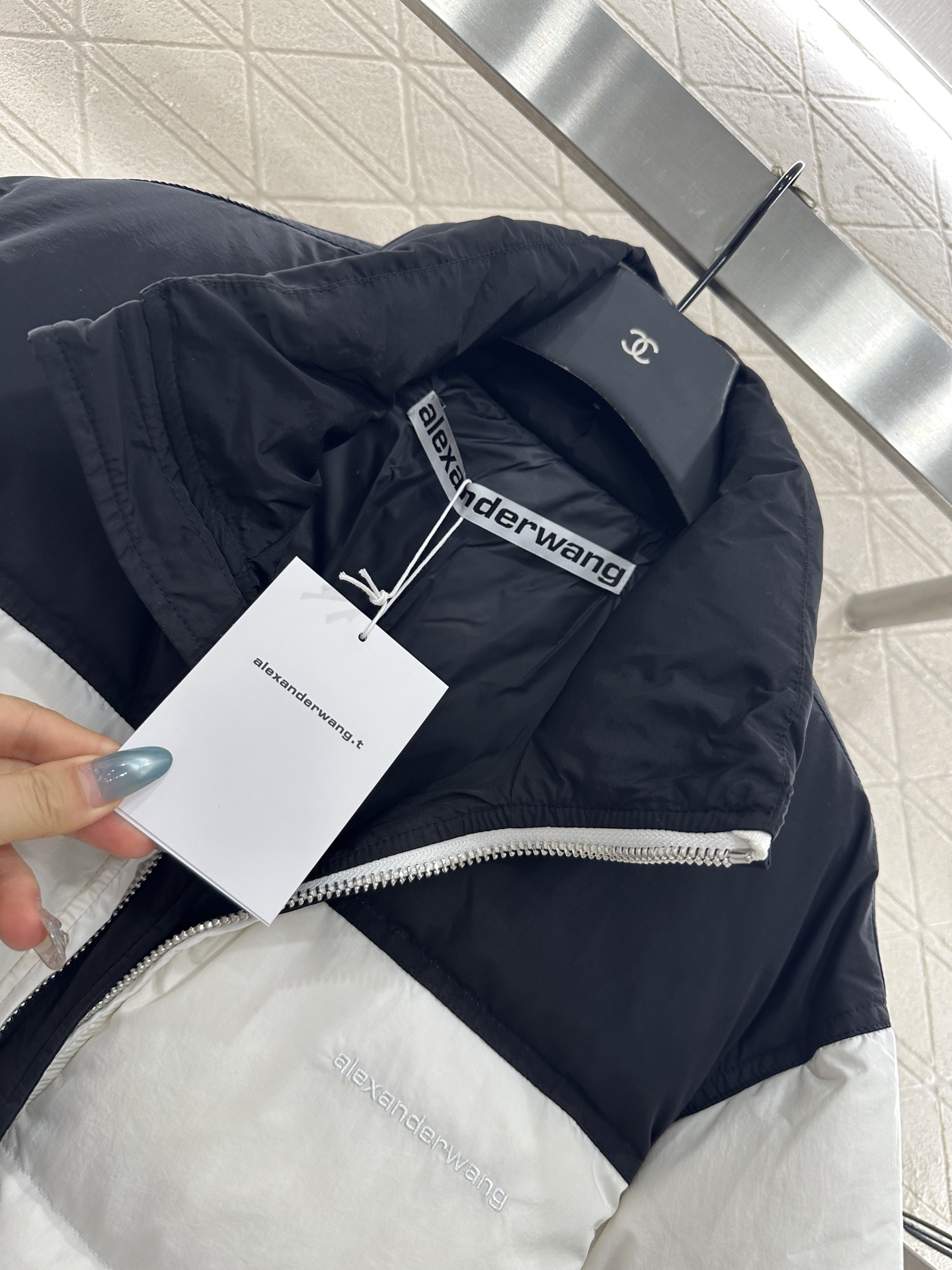 ♥Alexander wan*♥2025新品上架 拼色长方压纹立领羽绒服定制YB进口再生尼龙材质，白鸭绒