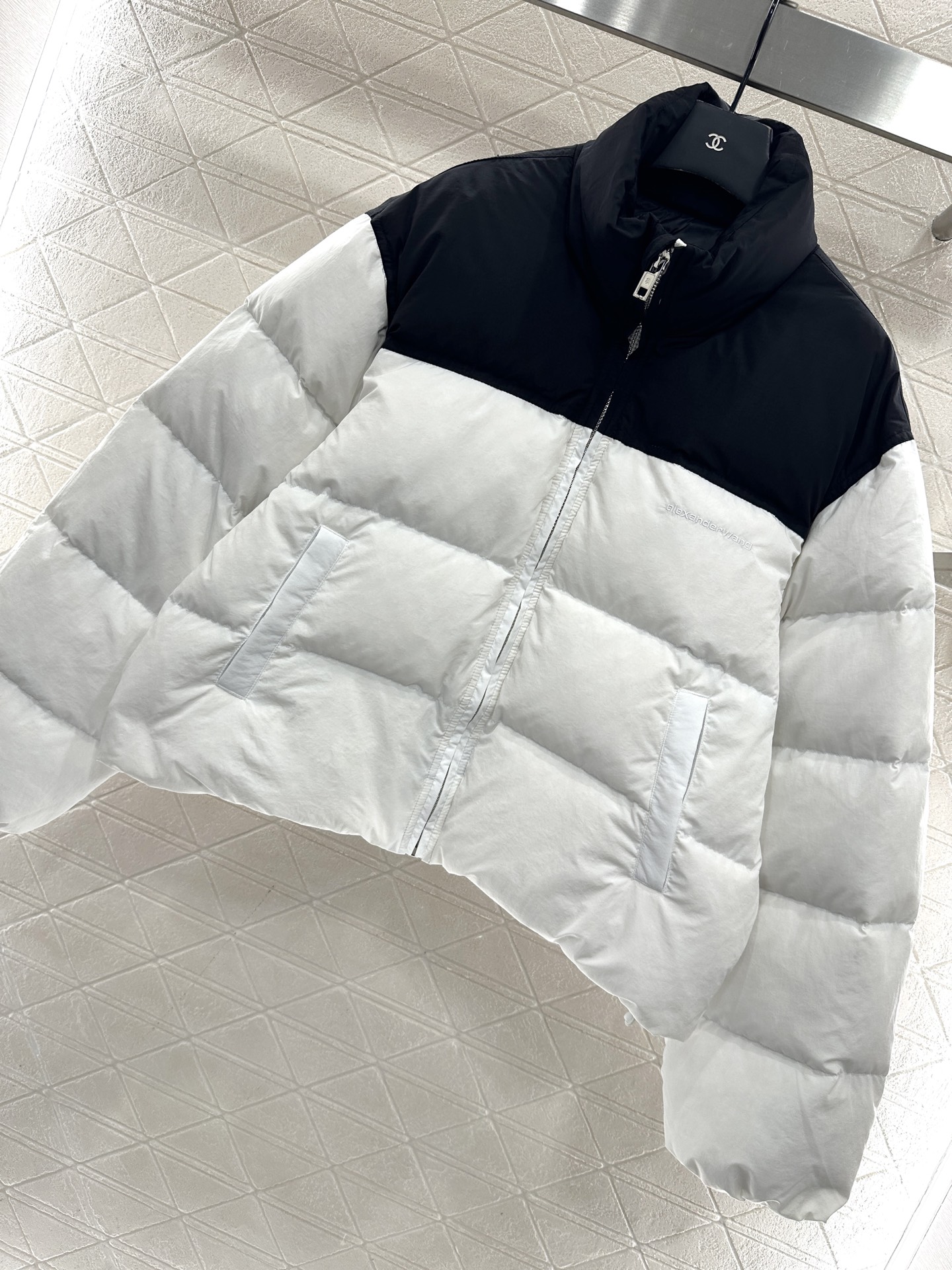 ♥Alexander wan*♥2025新品上架 拼色长方压纹立领羽绒服定制YB进口再生尼龙材质，白鸭绒