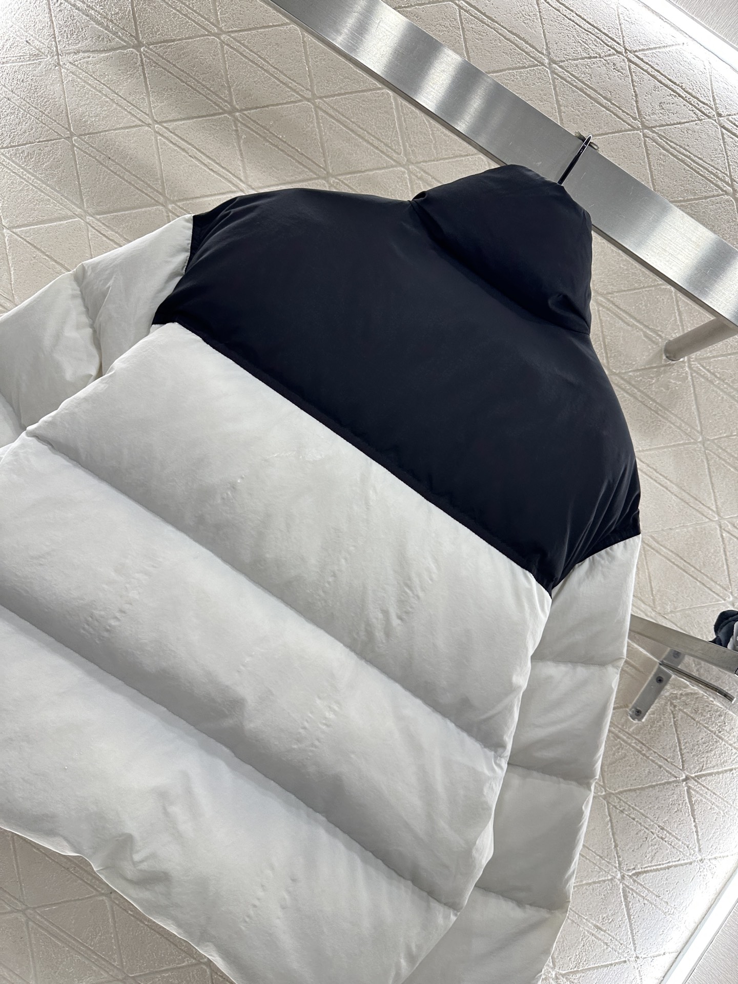 ♥Alexander wan*♥2025新品上架 拼色长方压纹立领羽绒服定制YB进口再生尼龙材质，白鸭绒