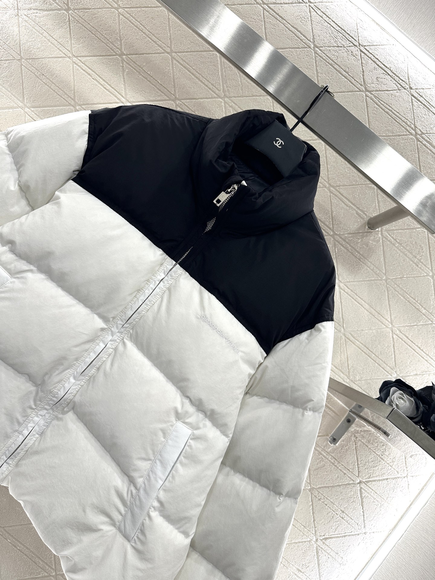 ♥Alexander wan*♥2025新品上架 拼色长方压纹立领羽绒服定制YB进口再生尼龙材质，白鸭绒