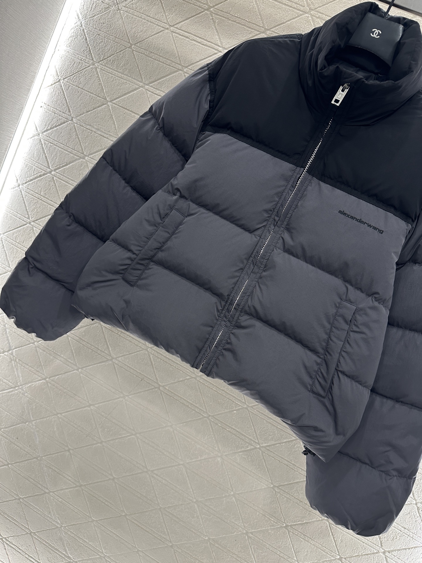 ♥Alexander wan*♥2025新品上架 拼色长方压纹立领羽绒服定制YB进口再生尼龙材质，白鸭绒