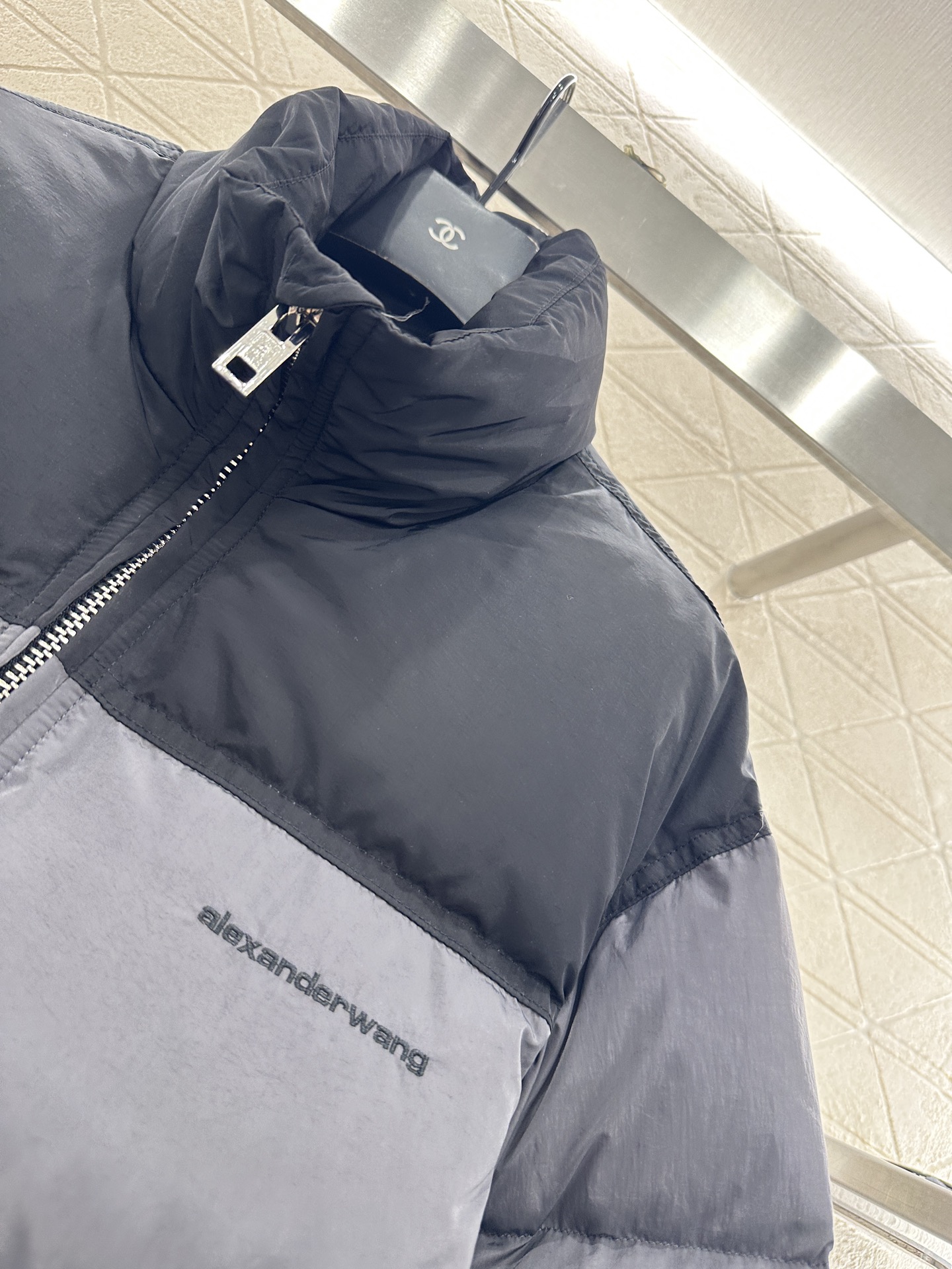 ♥Alexander wan*♥2025新品上架 拼色长方压纹立领羽绒服定制YB进口再生尼龙材质，白鸭绒