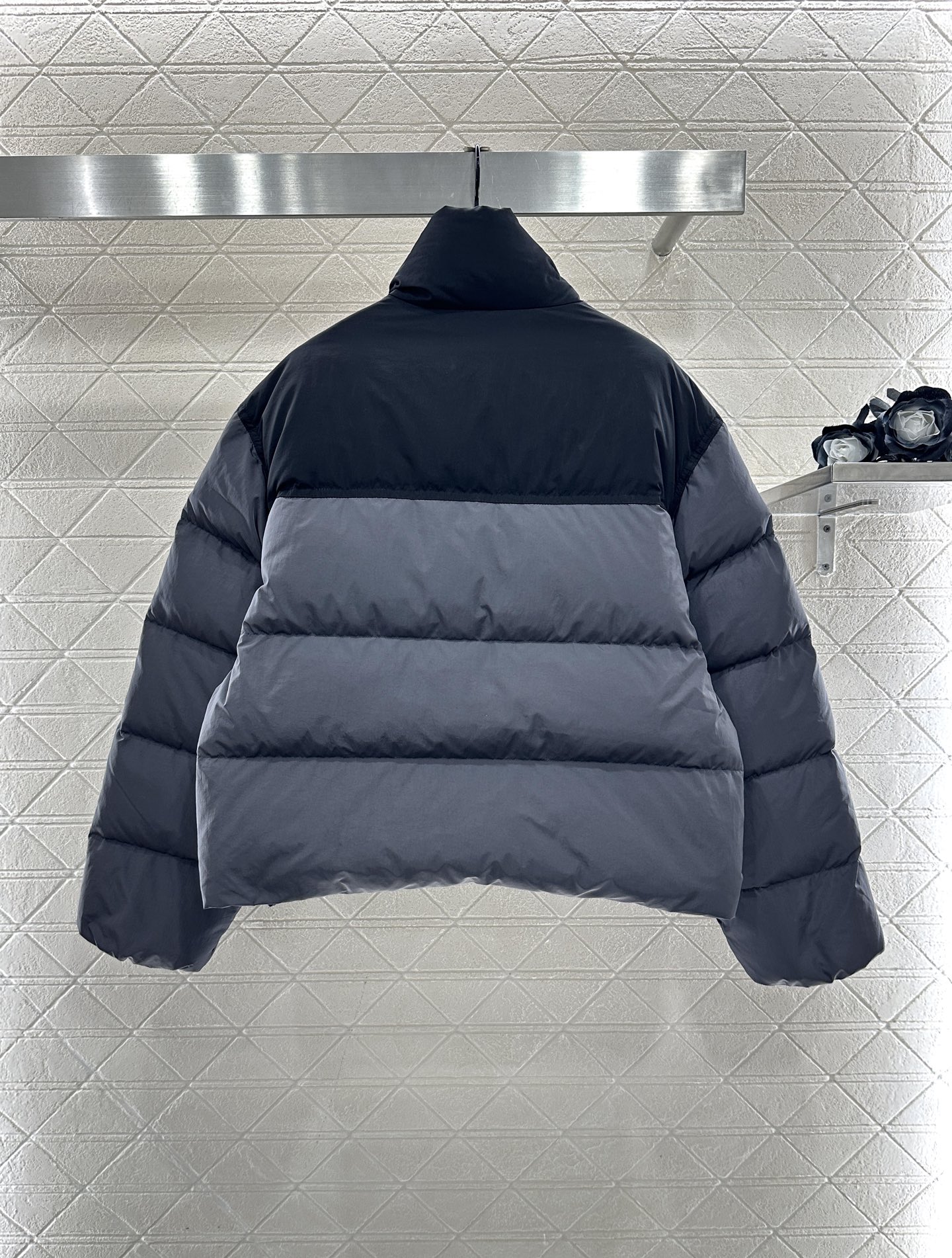 ♥Alexander wan*♥2025新品上架 拼色长方压纹立领羽绒服定制YB进口再生尼龙材质，白鸭绒