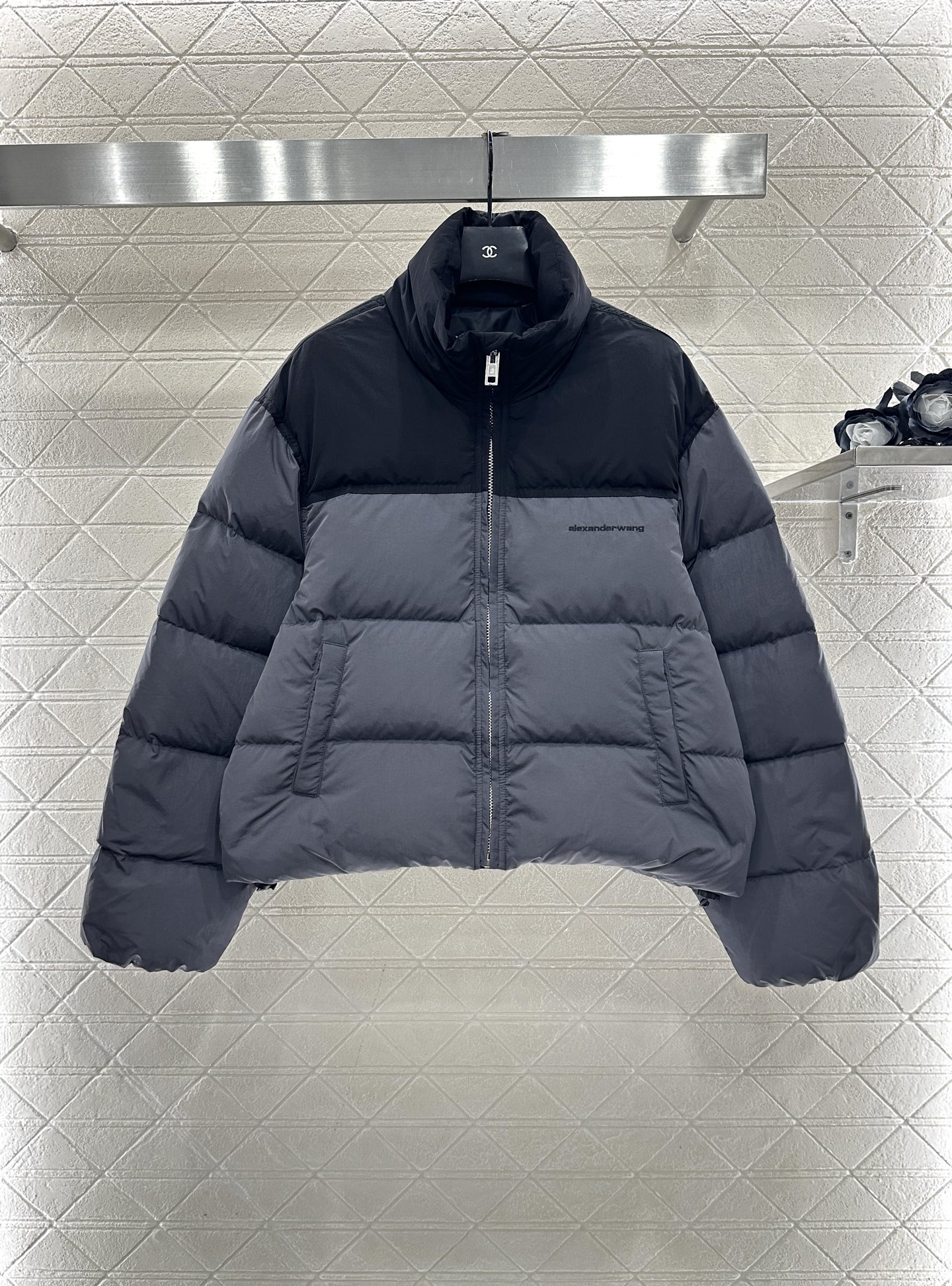 ♥Alexander wan*♥2025新品上架 拼色长方压纹立领羽绒服定制YB进口再生尼龙材质，白鸭绒