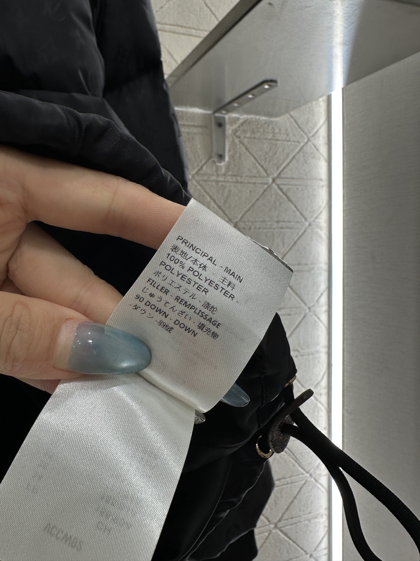 ♥Louis vuitto*♥2025新品上架 可拆卸连帽提花羽绒服定制YB进口防风防水尼龙材质，其工艺