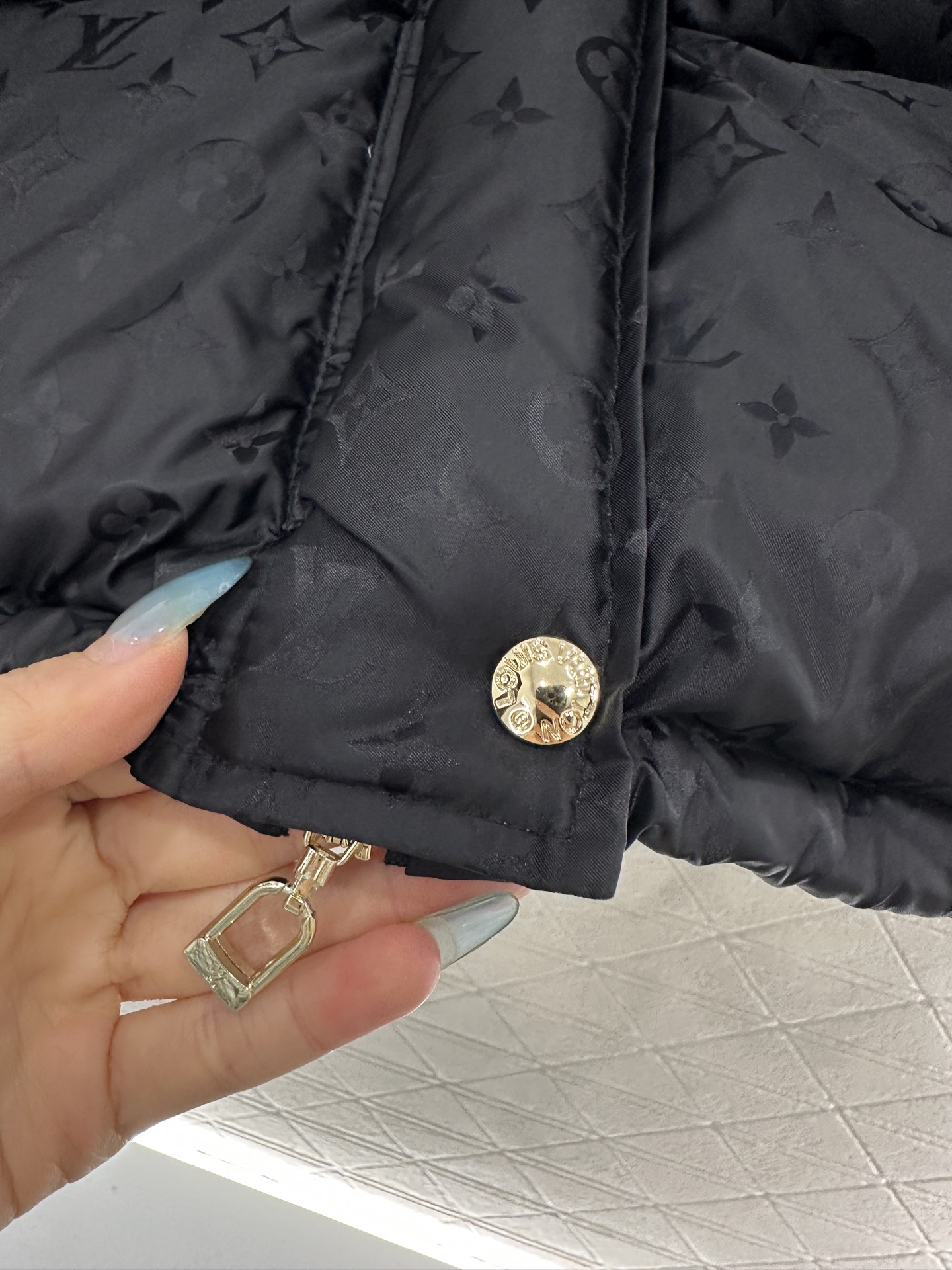 ♥Louis vuitto*♥2025新品上架 可拆卸连帽提花羽绒服定制YB进口防风防水尼龙材质，其工艺