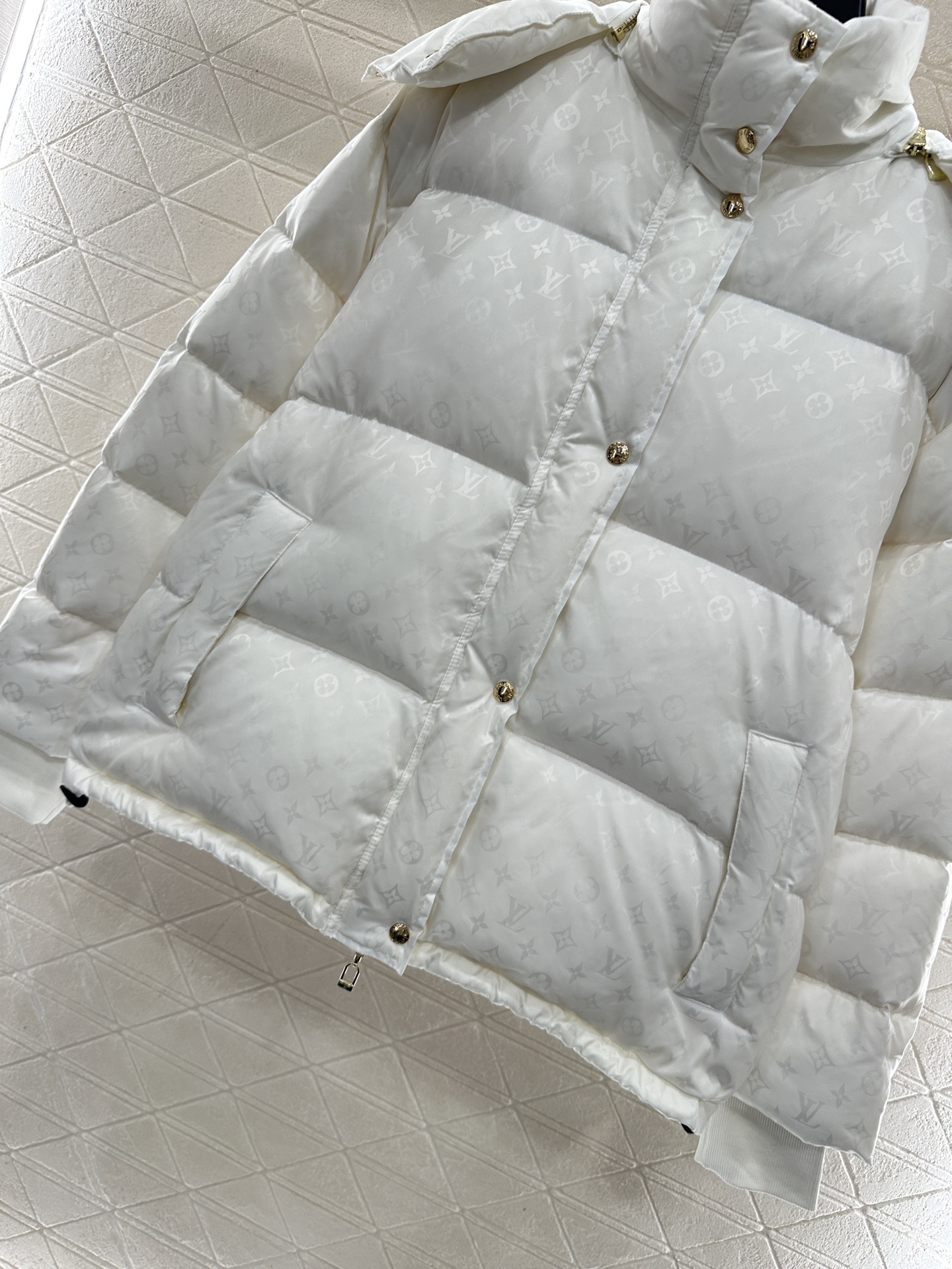 ♥Louis vuitto*♥2025新品上架 可拆卸连帽提花羽绒服定制YB进口防风防水尼龙材质，其工艺