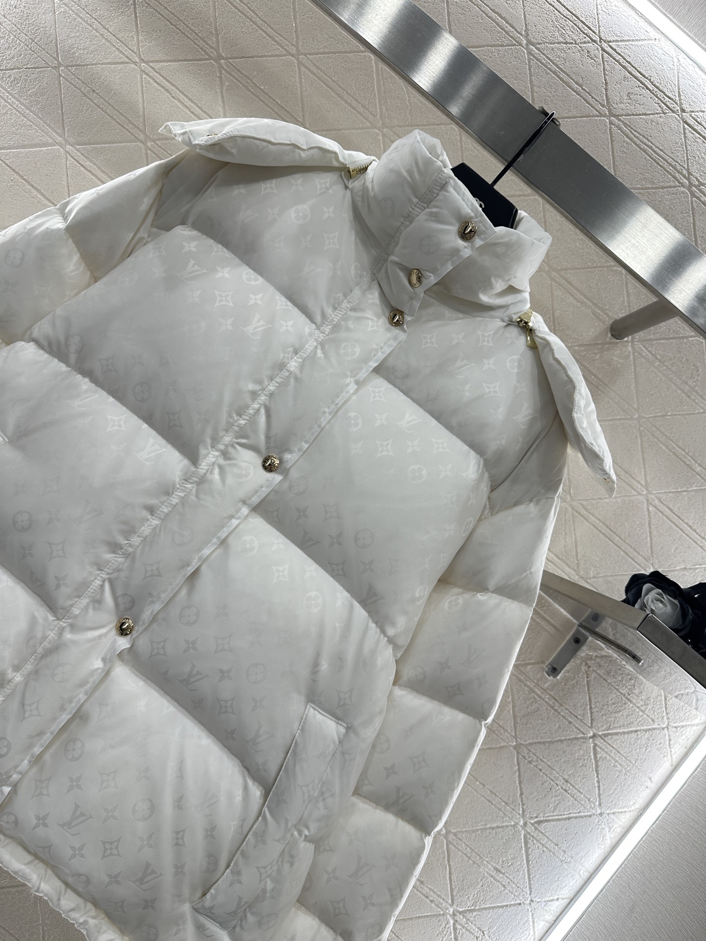 ♥Louis vuitto*♥2025新品上架 可拆卸连帽提花羽绒服定制YB进口防风防水尼龙材质，其工艺
