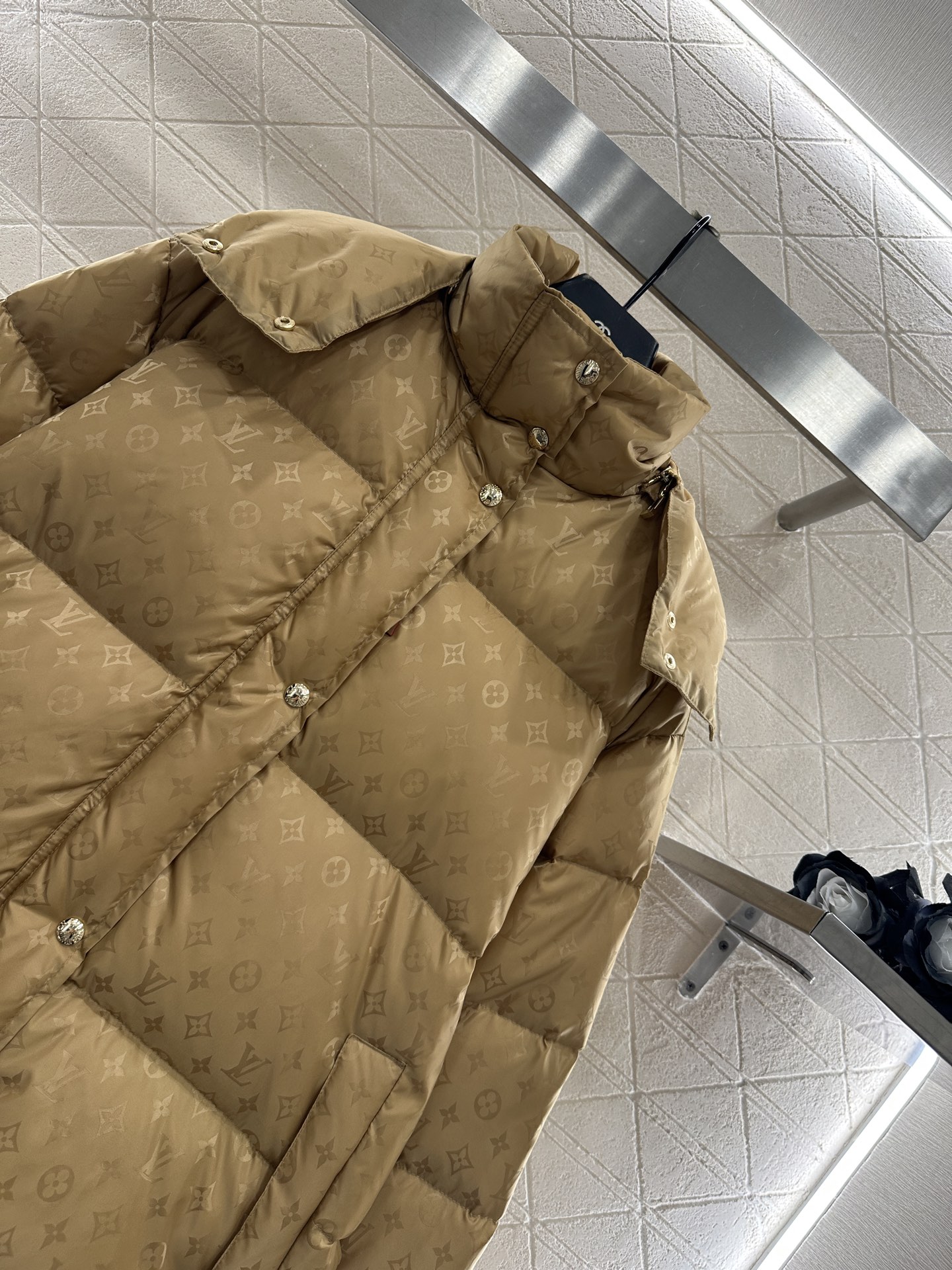 ♥Louis vuitto*♥2025新品上架 可拆卸连帽提花羽绒服定制YB进口防风防水尼龙材质，其工艺