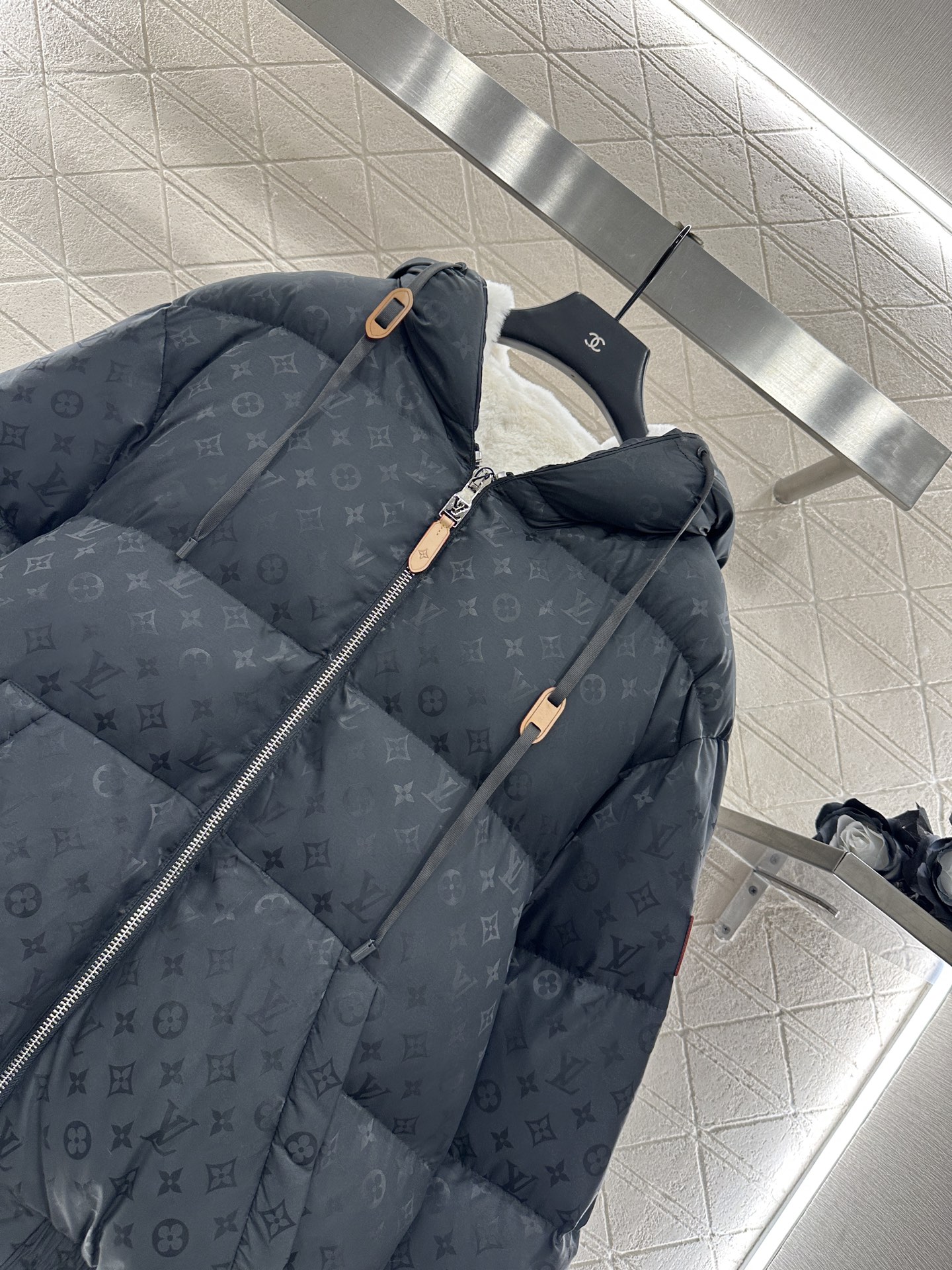 ♥Louis vuitto*♥2025新品上架 提花连帽毛绒羽绒服定制YB进口提花➕长毛泰迪羊绒材质，羽