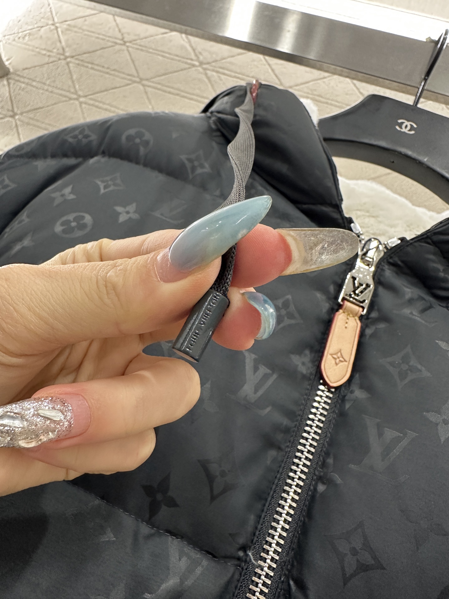 ♥Louis vuitto*♥2025新品上架 提花连帽毛绒羽绒服定制YB进口提花➕长毛泰迪羊绒材质，羽