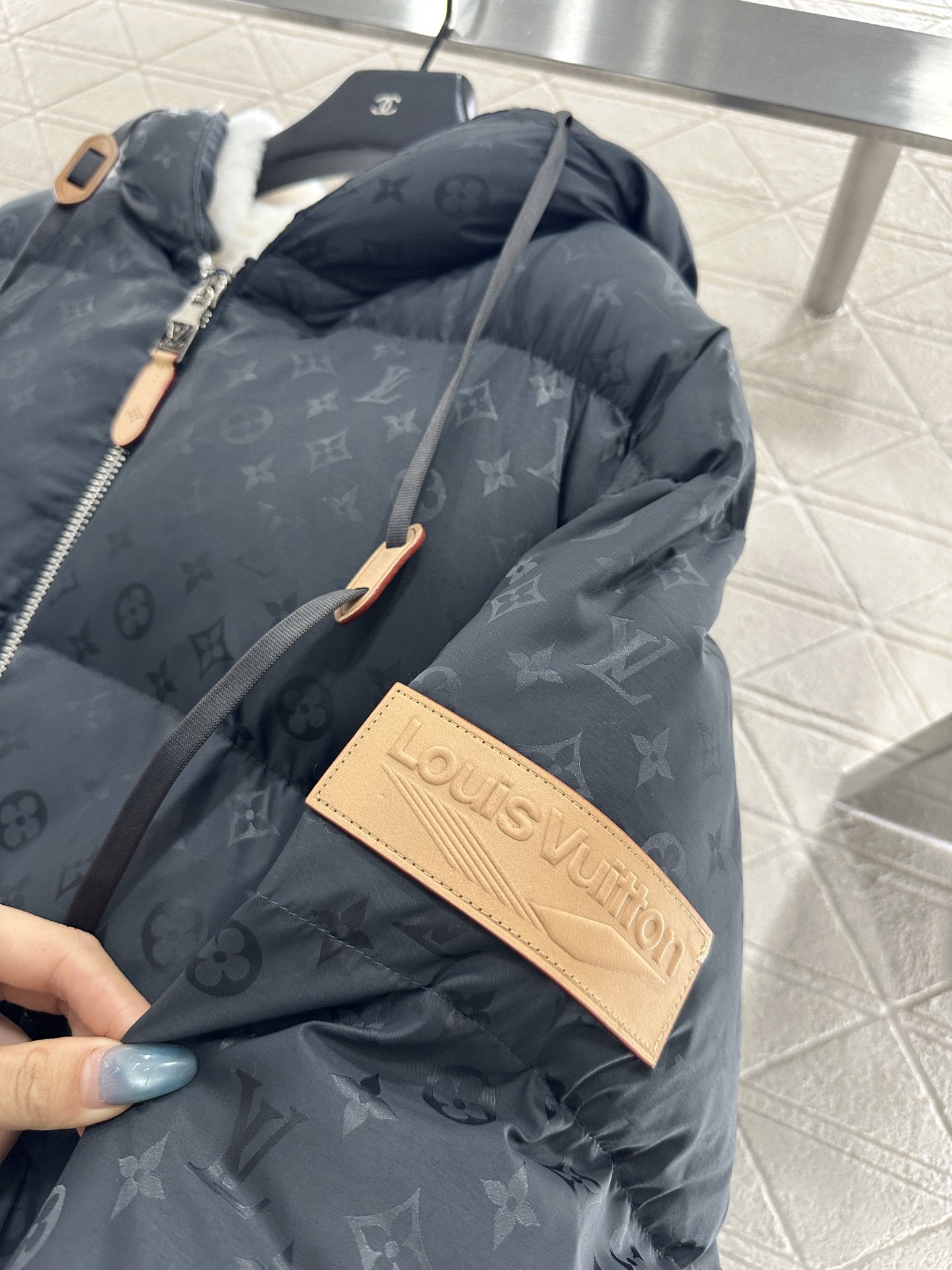 ♥Louis vuitto*♥2025新品上架 提花连帽毛绒羽绒服定制YB进口提花➕长毛泰迪羊绒材质，羽