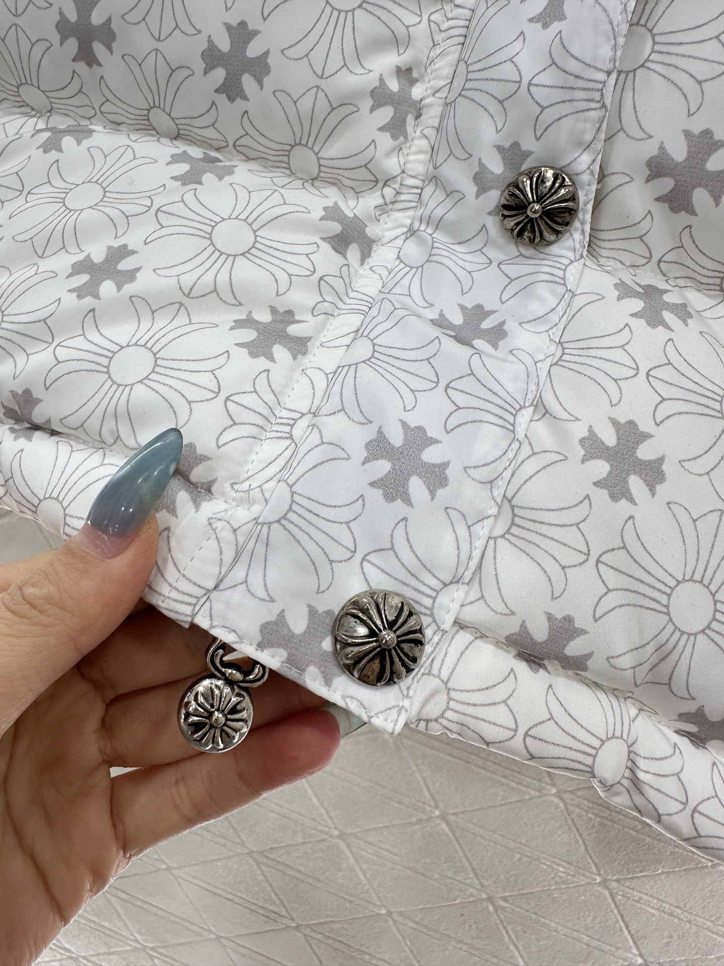 ♥Chrome heart*♥2025新品上架 十字架印花羽绒外套定制YB防风防水尼龙材质，白鹅绒填充内