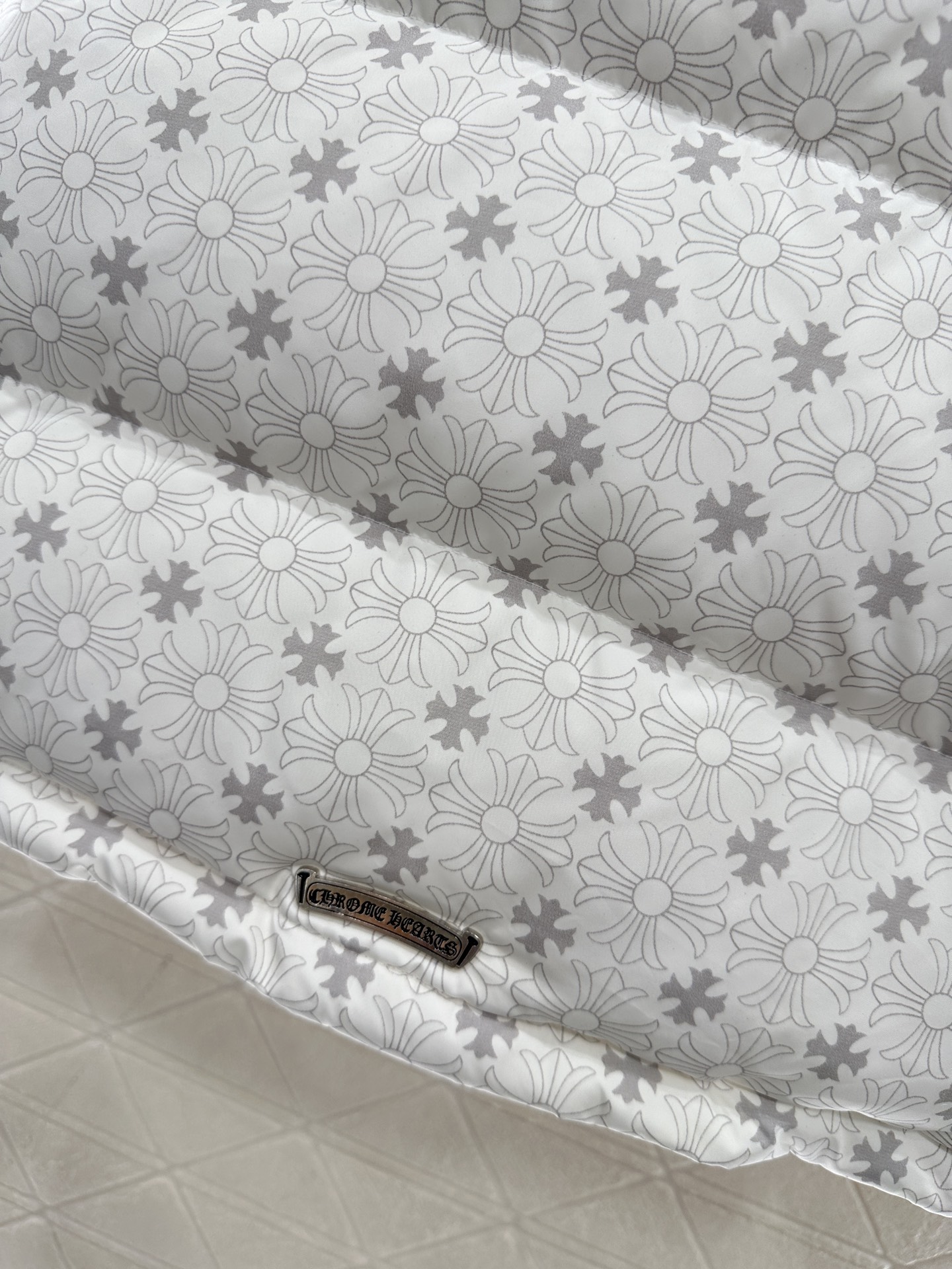 ♥Chrome heart*♥2025新品上架 十字架印花羽绒外套定制YB防风防水尼龙材质，白鹅绒填充内