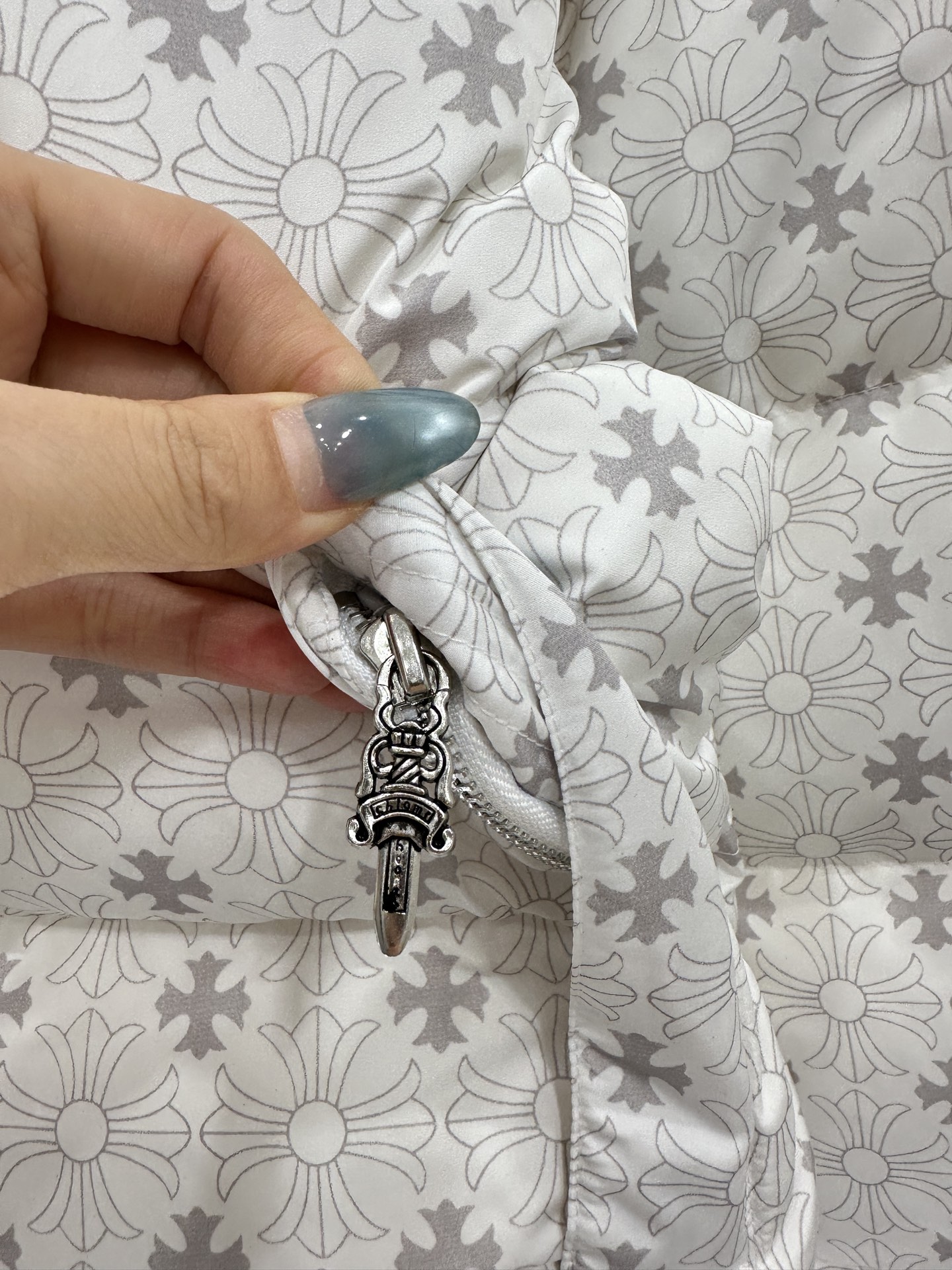 ♥Chrome heart*♥2025新品上架 十字架印花羽绒外套定制YB防风防水尼龙材质，白鹅绒填充内