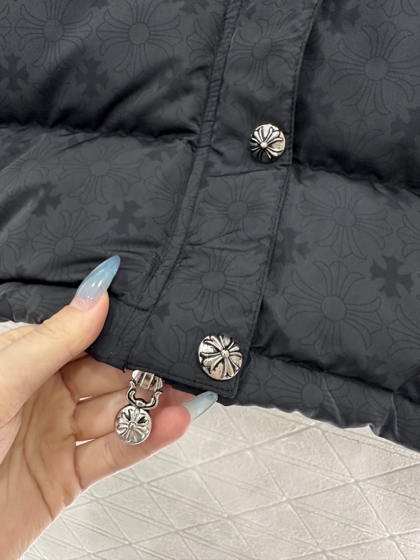 ♥Chrome heart*♥2025新品上架 十字架印花羽绒外套定制YB防风防水尼龙材质，白鹅绒填充内