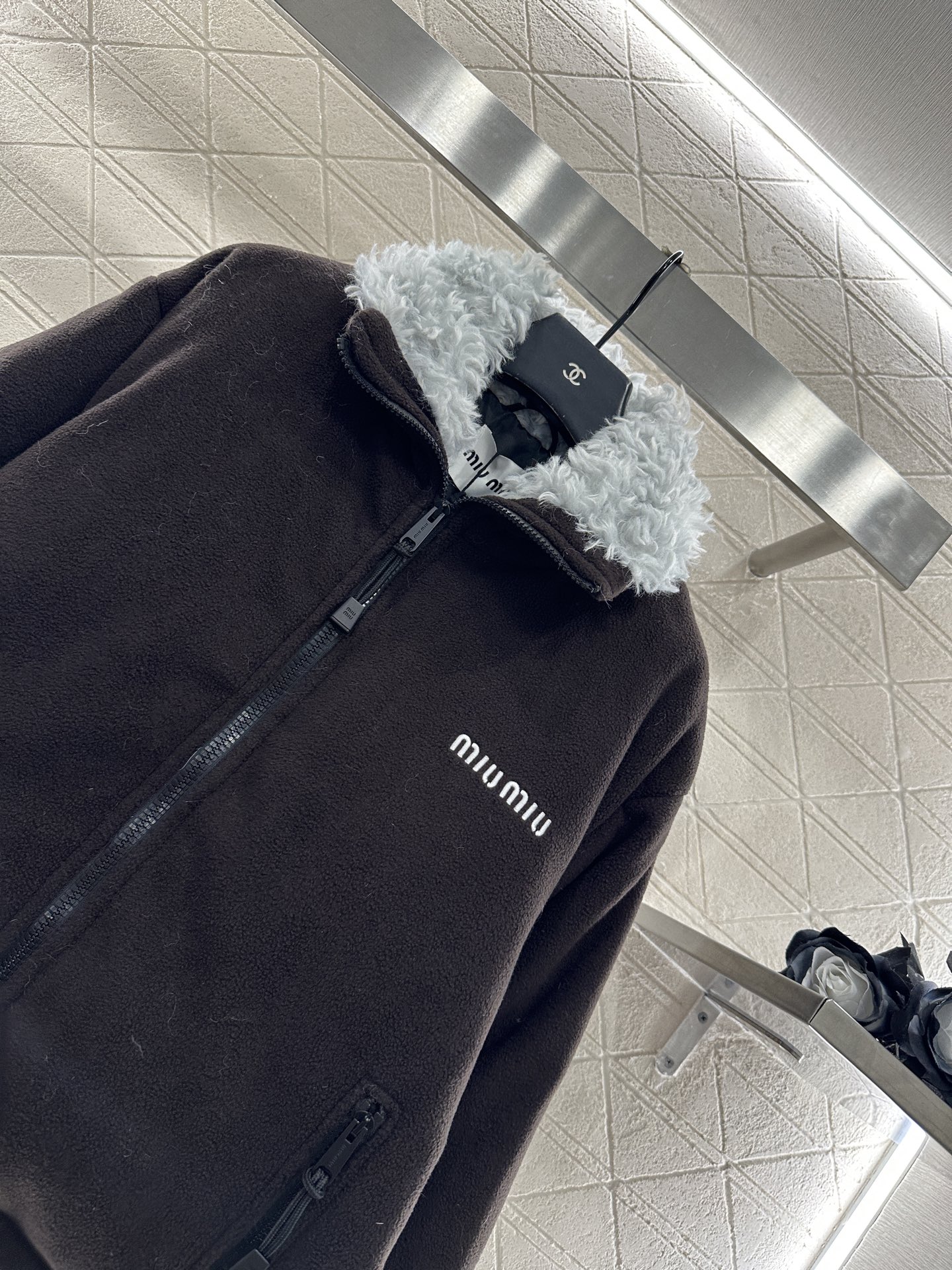 ♥Miumi*♥2025新品上架 拉链泰迪夹克羽绒外套定制YB羊毛材质，白鹅绒填充，保暖性能一绝，外层泰